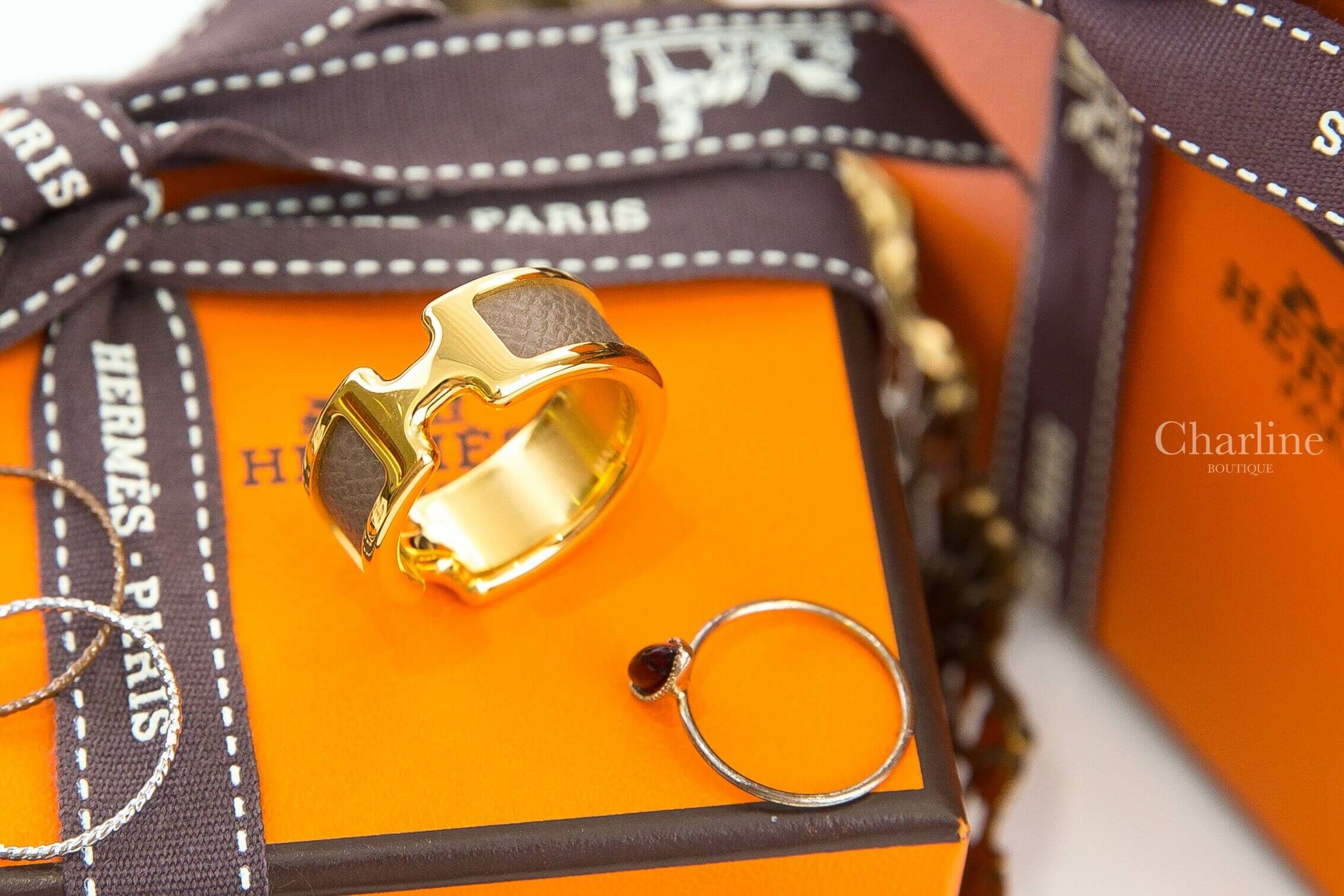 Hermès Olympe Ring Small Model 金色H大象灰小牛皮小型戒指-Charline Boutique 精品代購