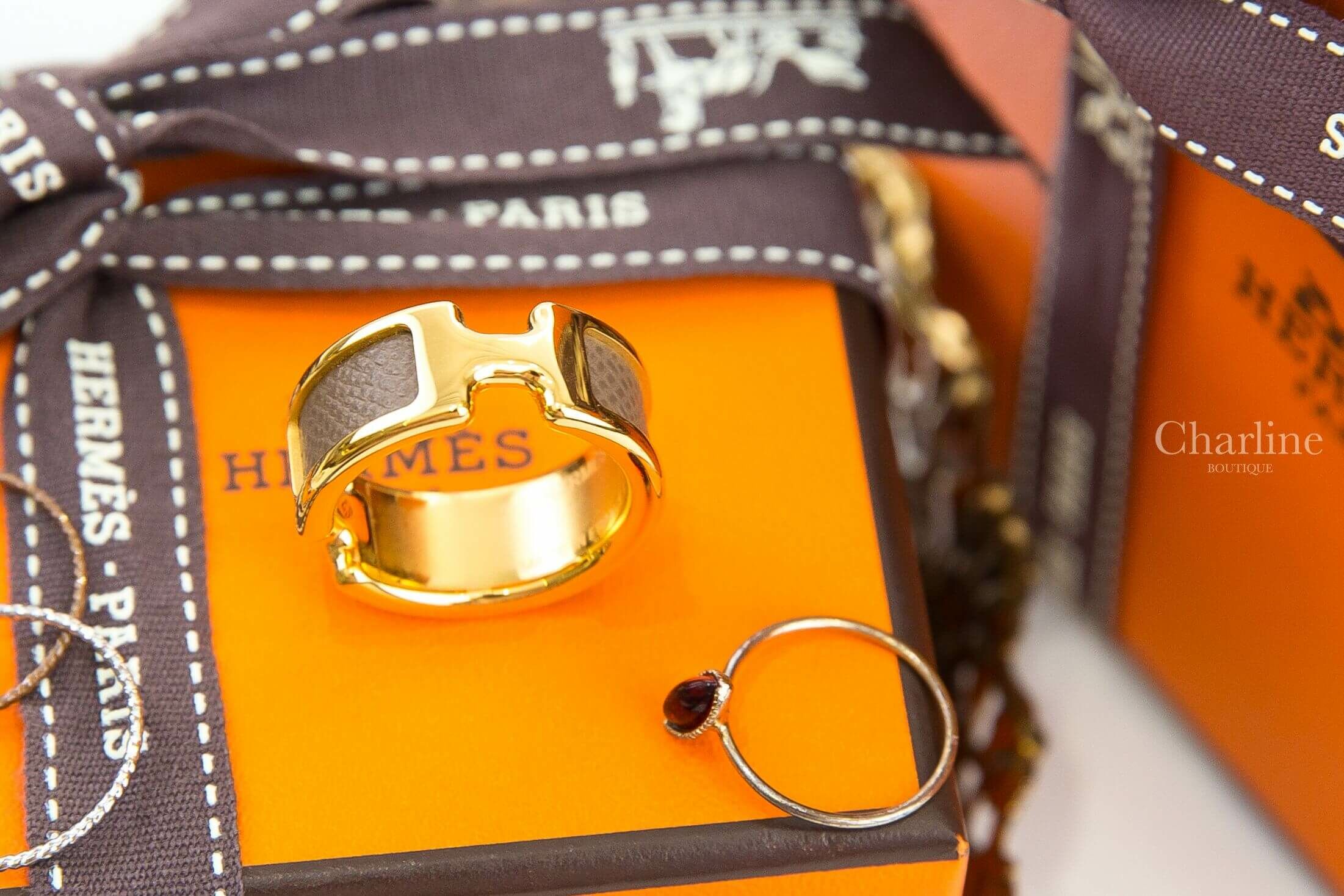 Hermès Olympe Ring Small Model 金色H大象灰小牛皮小型戒指-Charline Boutique 精品代購