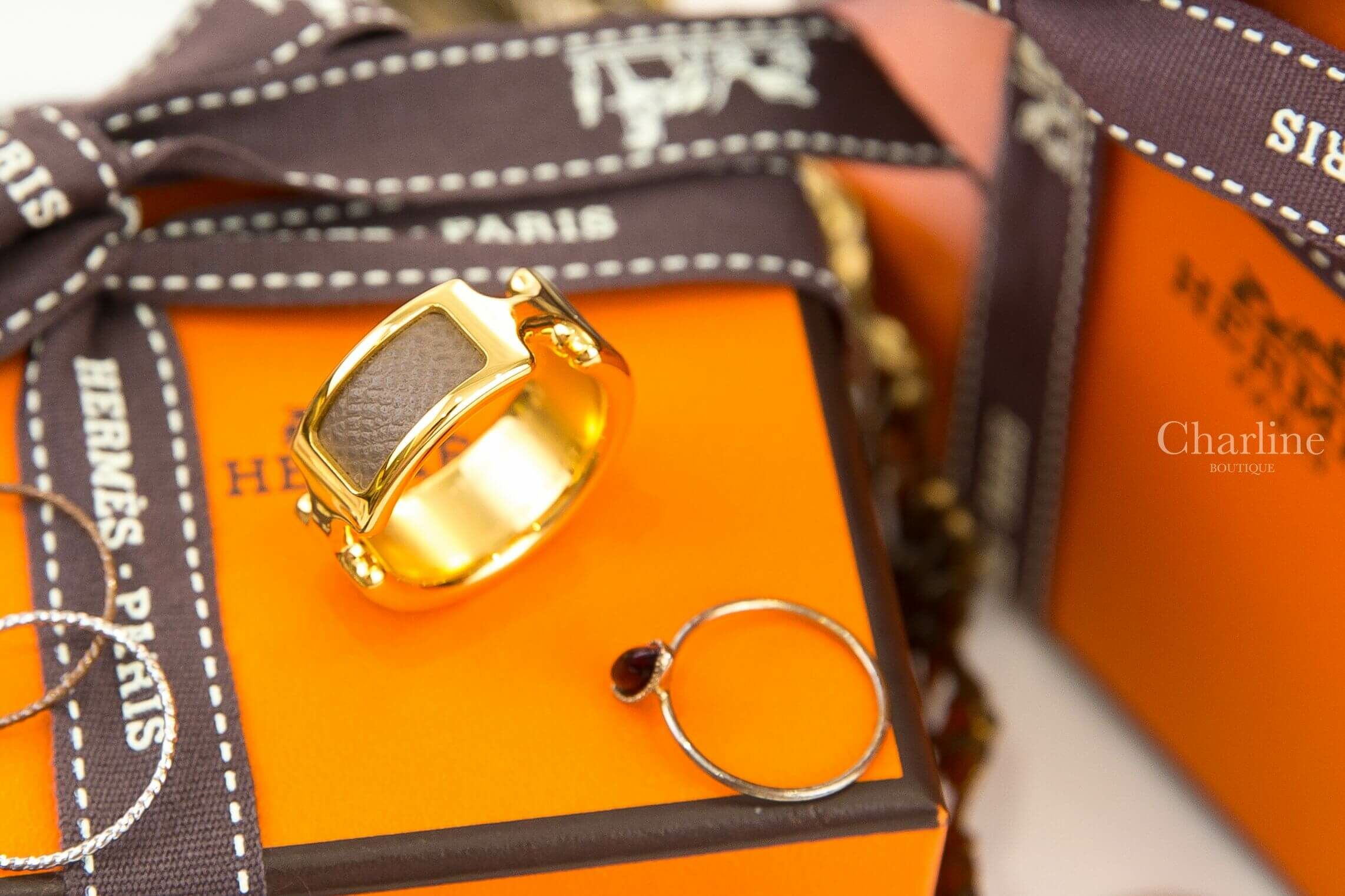 Hermès Olympe Ring Small Model 金色H大象灰小牛皮小型戒指-Charline Boutique 精品代購