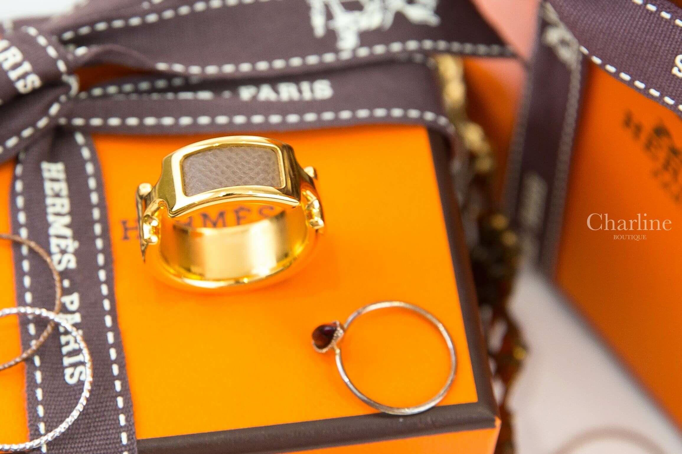 Hermès Olympe Ring Small Model 金色H大象灰小牛皮小型戒指-Charline Boutique 精品代購
