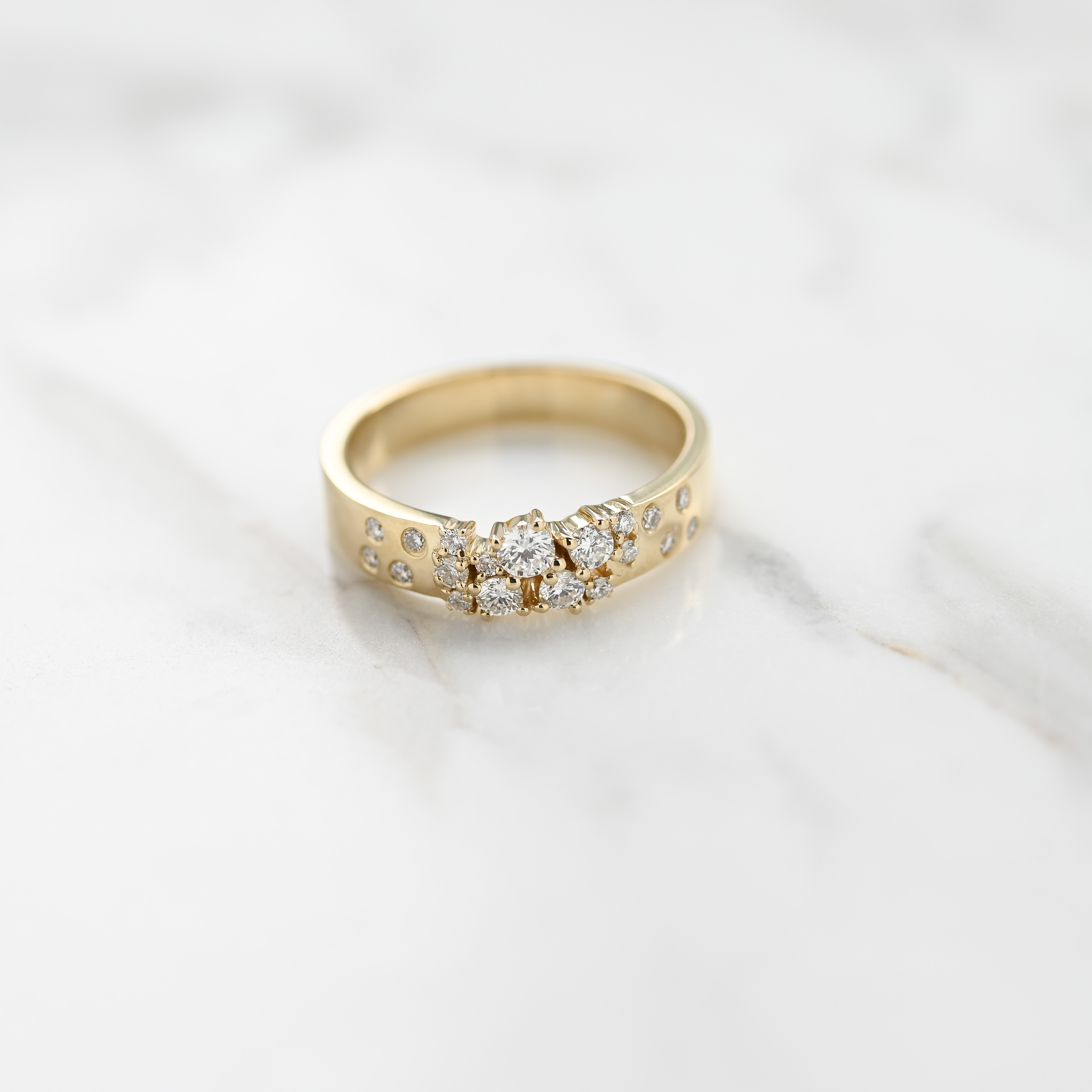 18K Galaxy Bold Diamond Ring