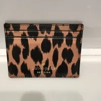 [S] KATE SPADE KE715 SCHUYLER SM SLM CH SPOTTED ANIMAL MULTI, 196021369599 (SKS953)
