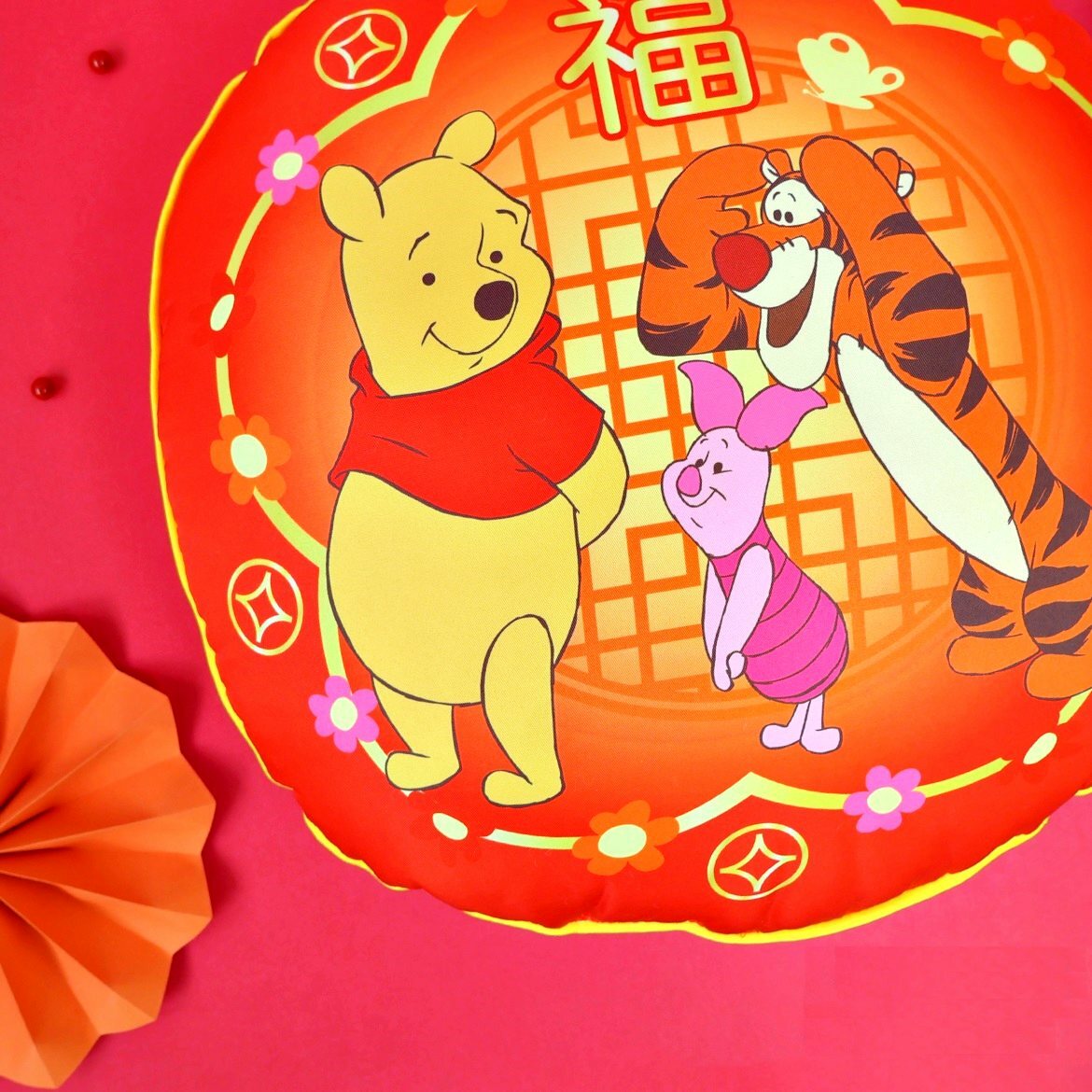 迪士尼小熊維尼  咕臣 抱枕 坐墊 (新年版)