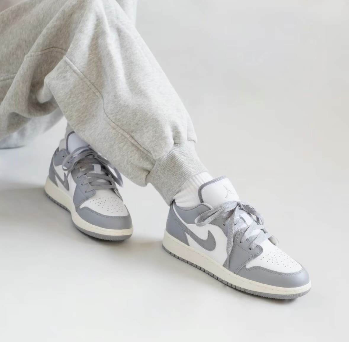 Nike Air Jordan 1 Low 煙灰奶油底 灰白 小Dior 皮革 復古 男款 553558-053/預購