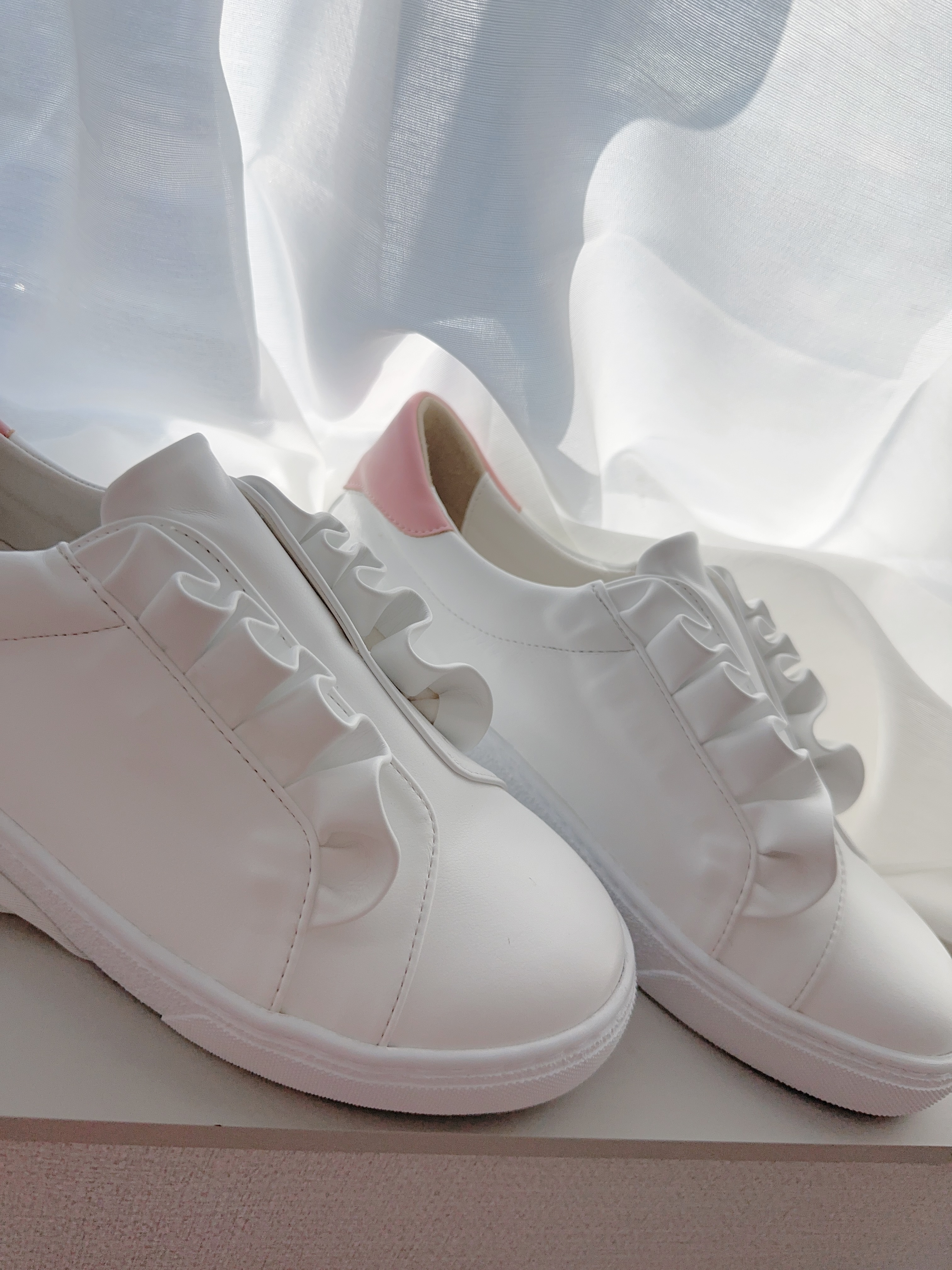 *BJ2 SIGNATURE SERIES* THE RUFFLE LEATHER SNEAKERS 260128