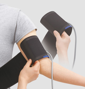 血壓計-硬式壓脈帶配戴說明