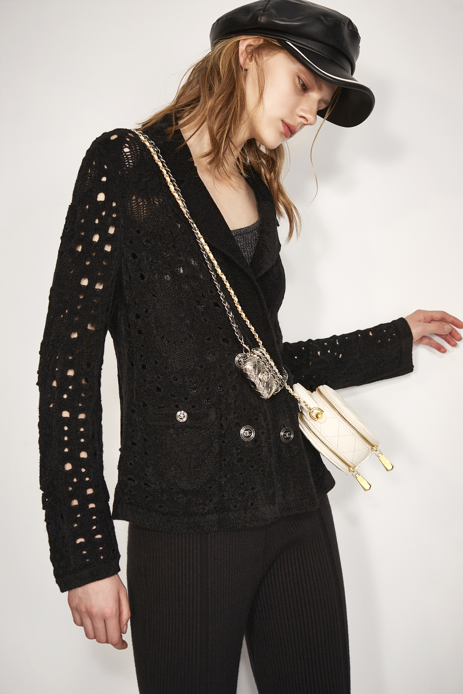 BC15228D1 駱駝商隊雕空外套