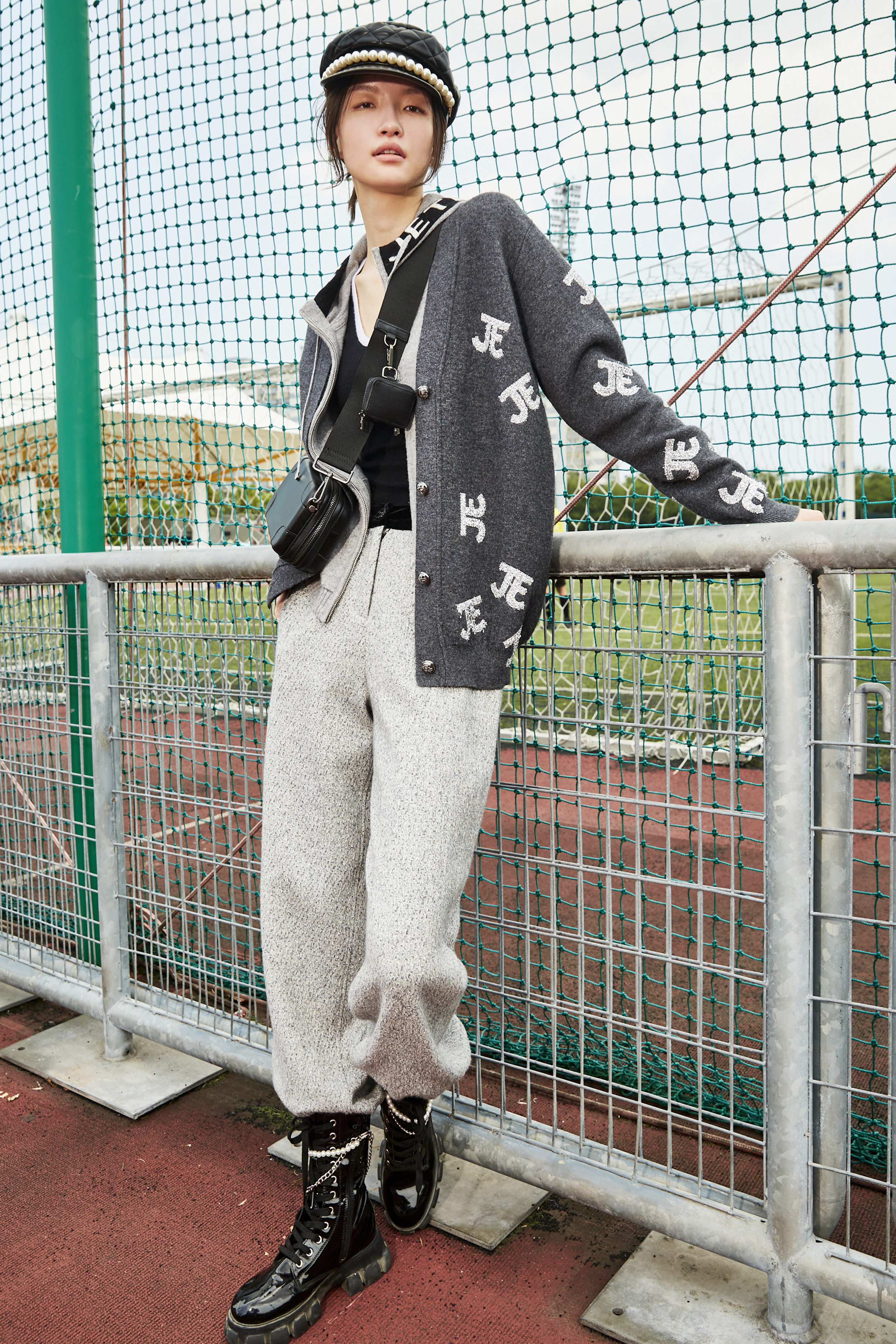 BC15235D1沙漠星空滿版logo羊毛外套