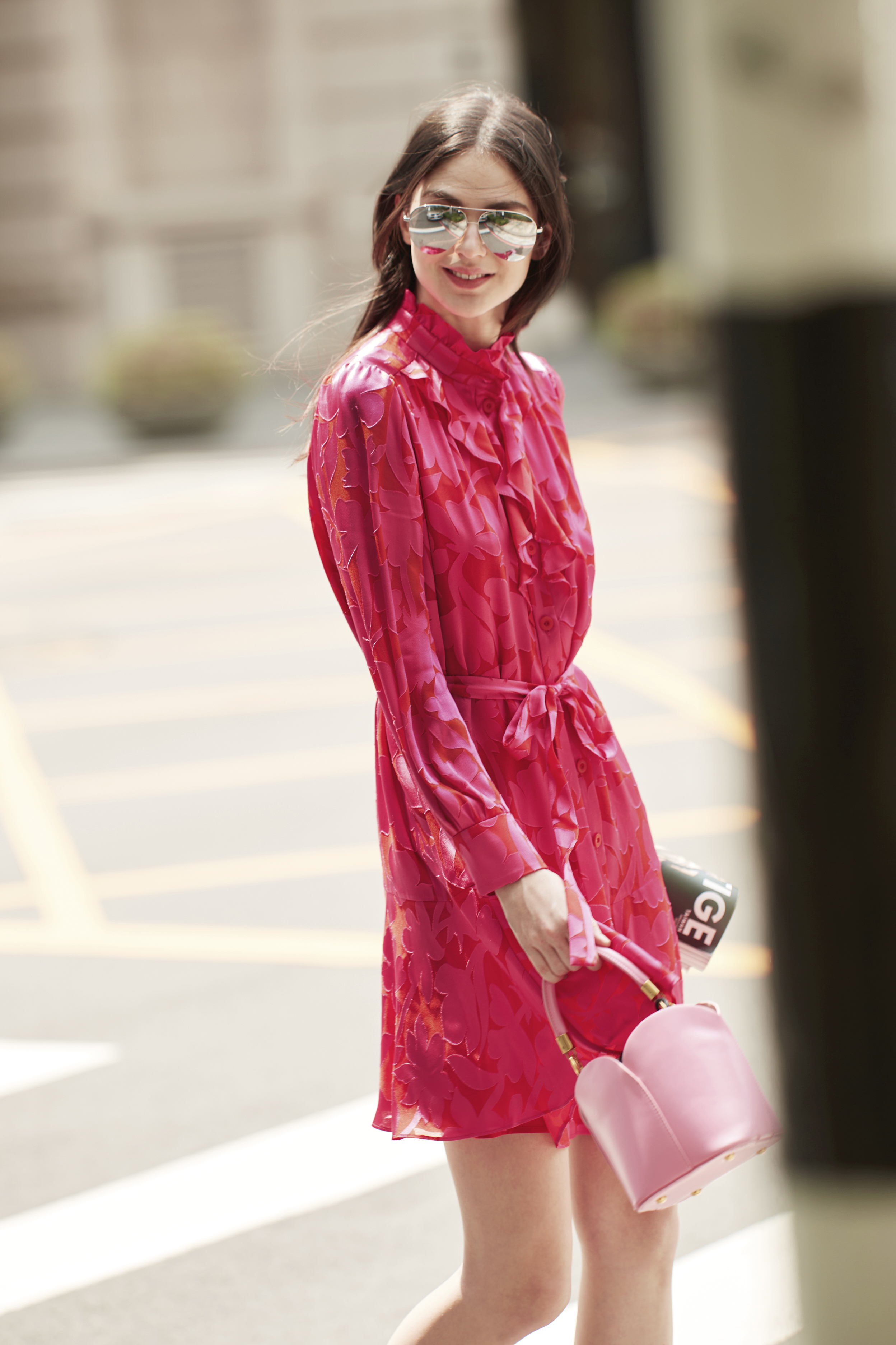 BC15009E1桃紅玫瑰繞花短洋裝(附本布腰帶)