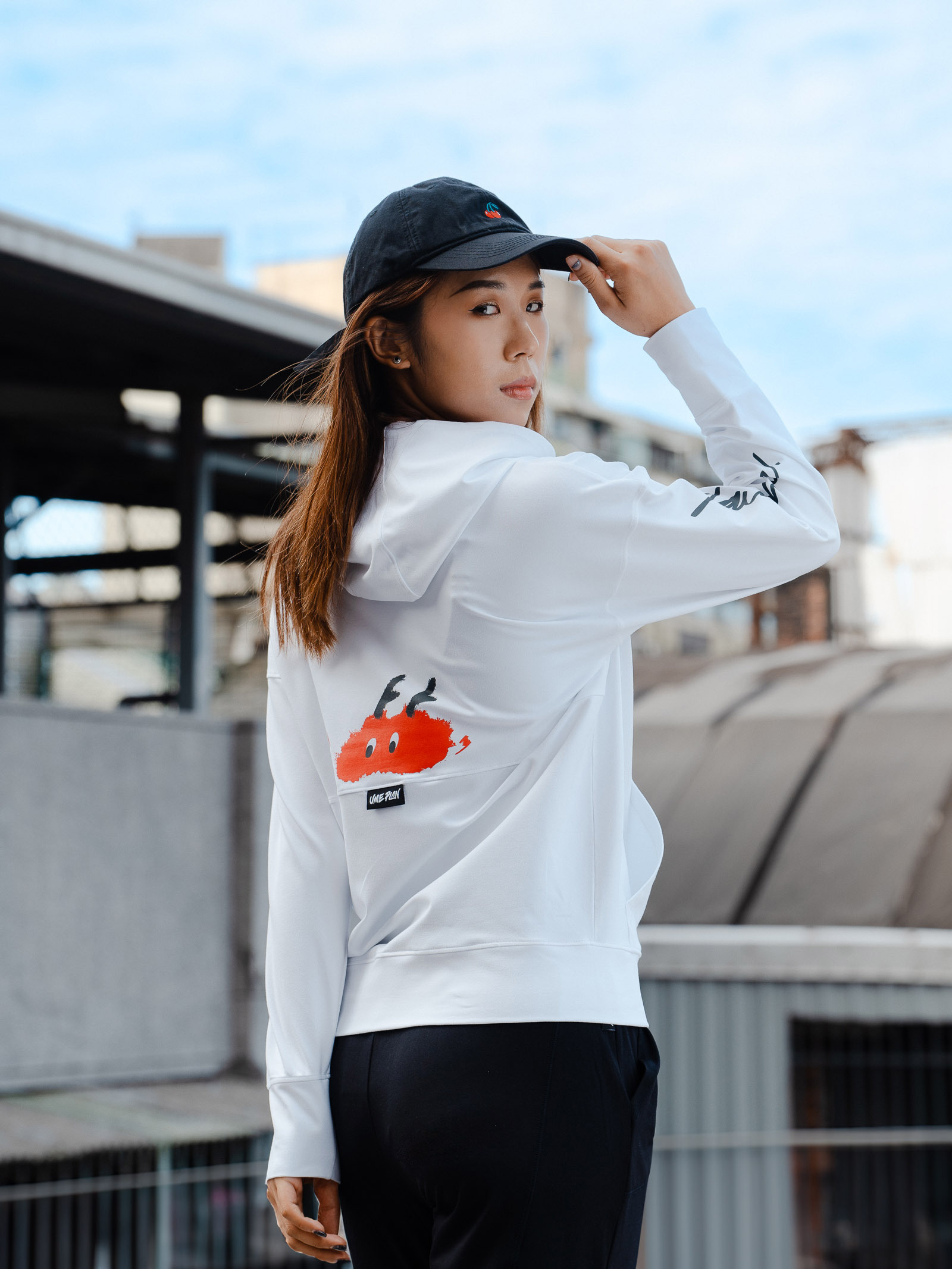 小龍特別款帽T 白 S0018W