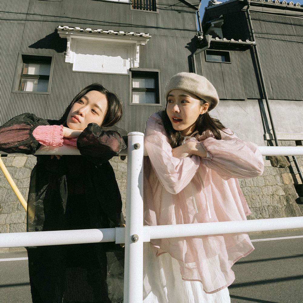 Curved smocked umbrella hem sheer top three colors【01098096】in stock+pre-order