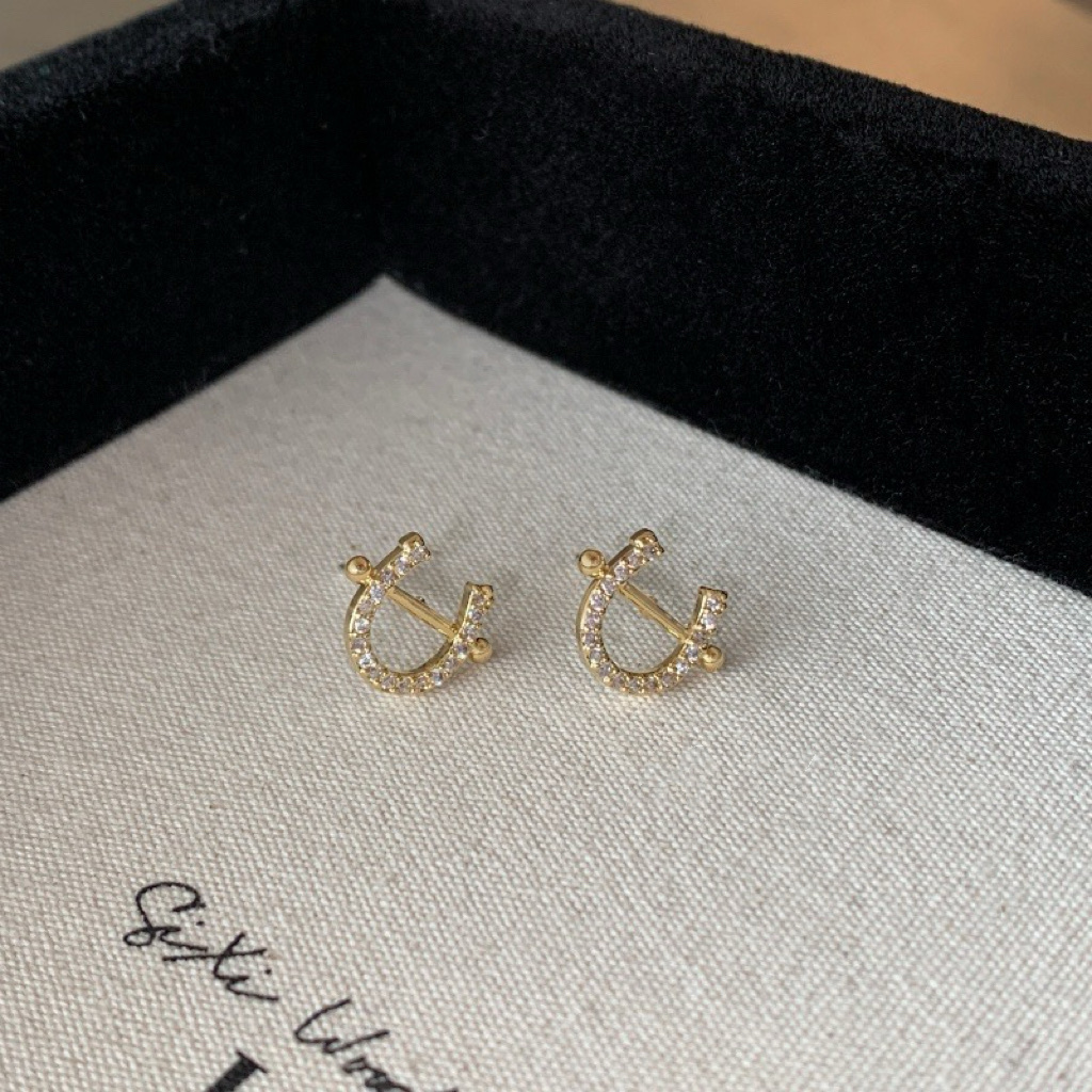 金鑽”經典馬提扣耳釘