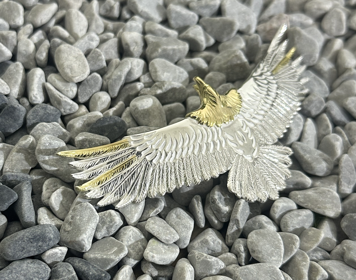 金頭金翅K18 Head Eagle size L Left: 2 gold wing Right: 1 gold wing