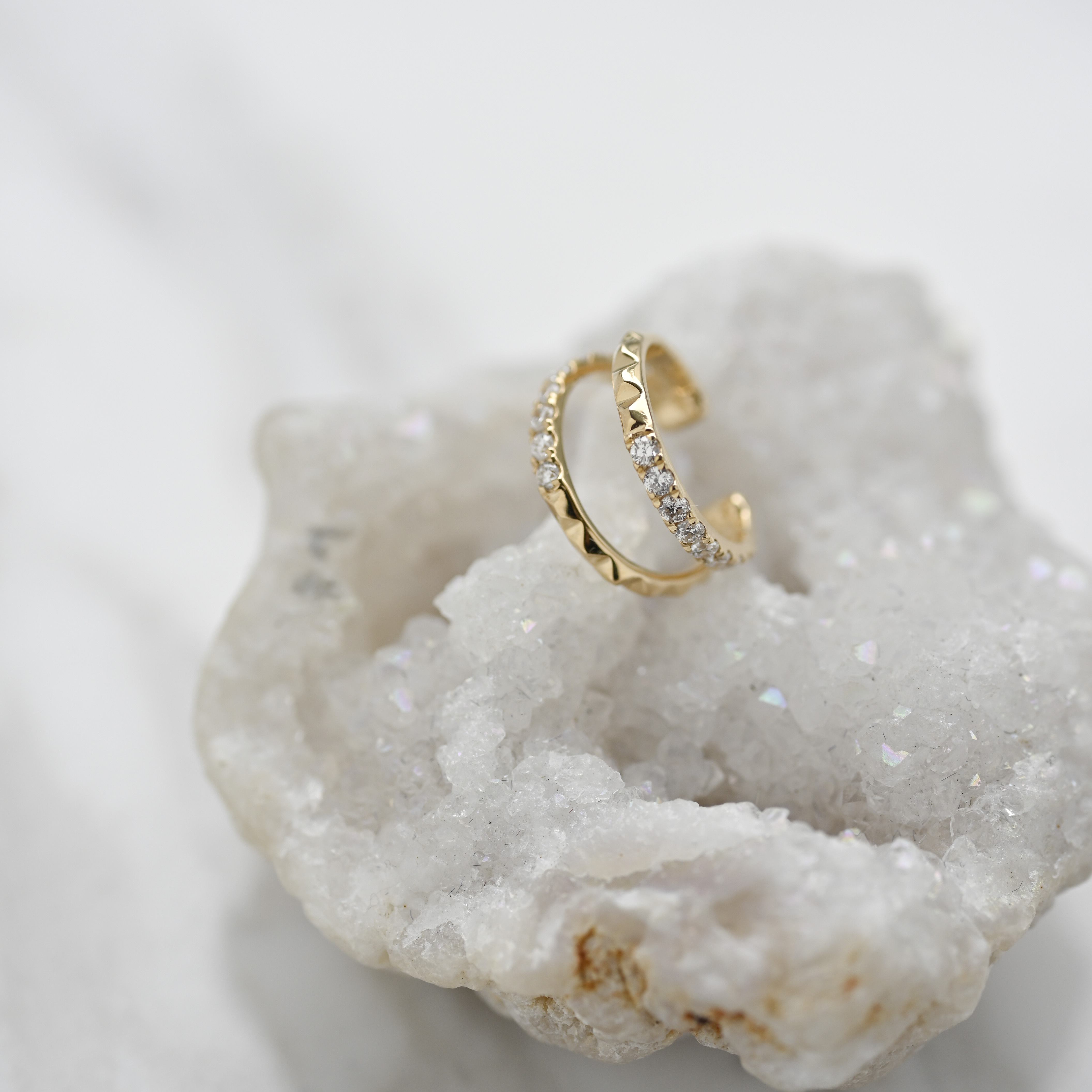 #(R) 18K Nesty Diamond Earring Cuff