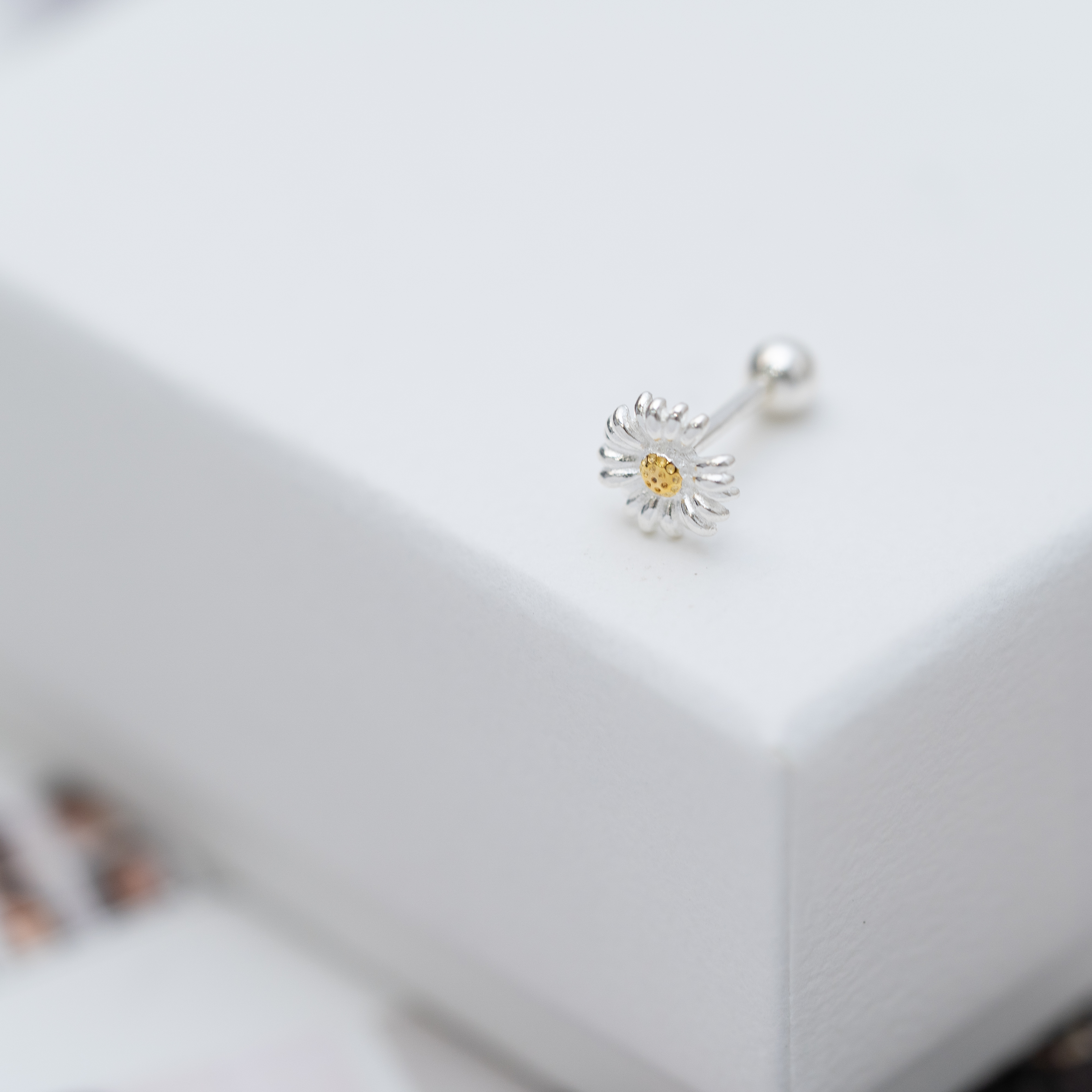 純銀雛菊鎖珠耳環（小）