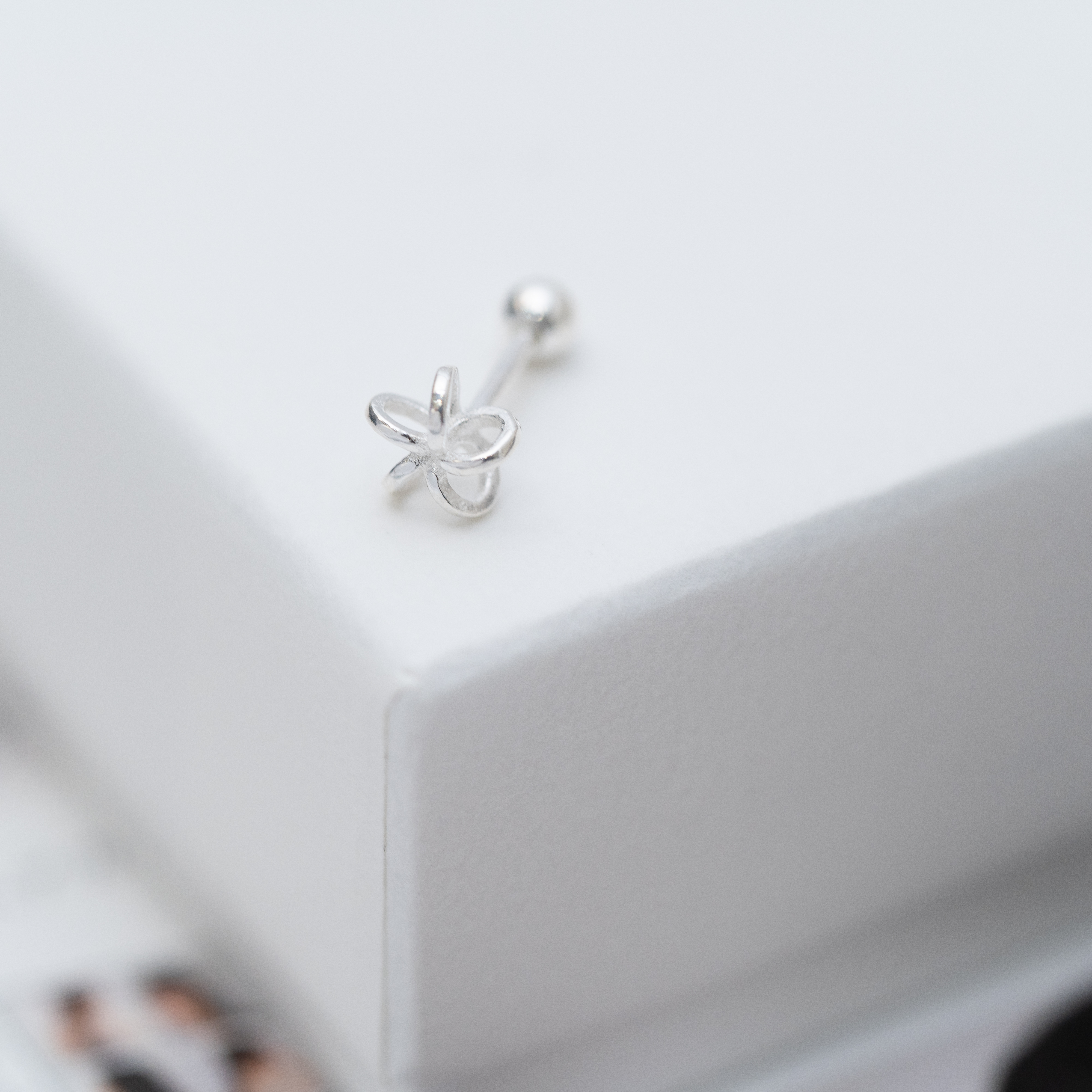 純銀禮物花球鎖珠耳環