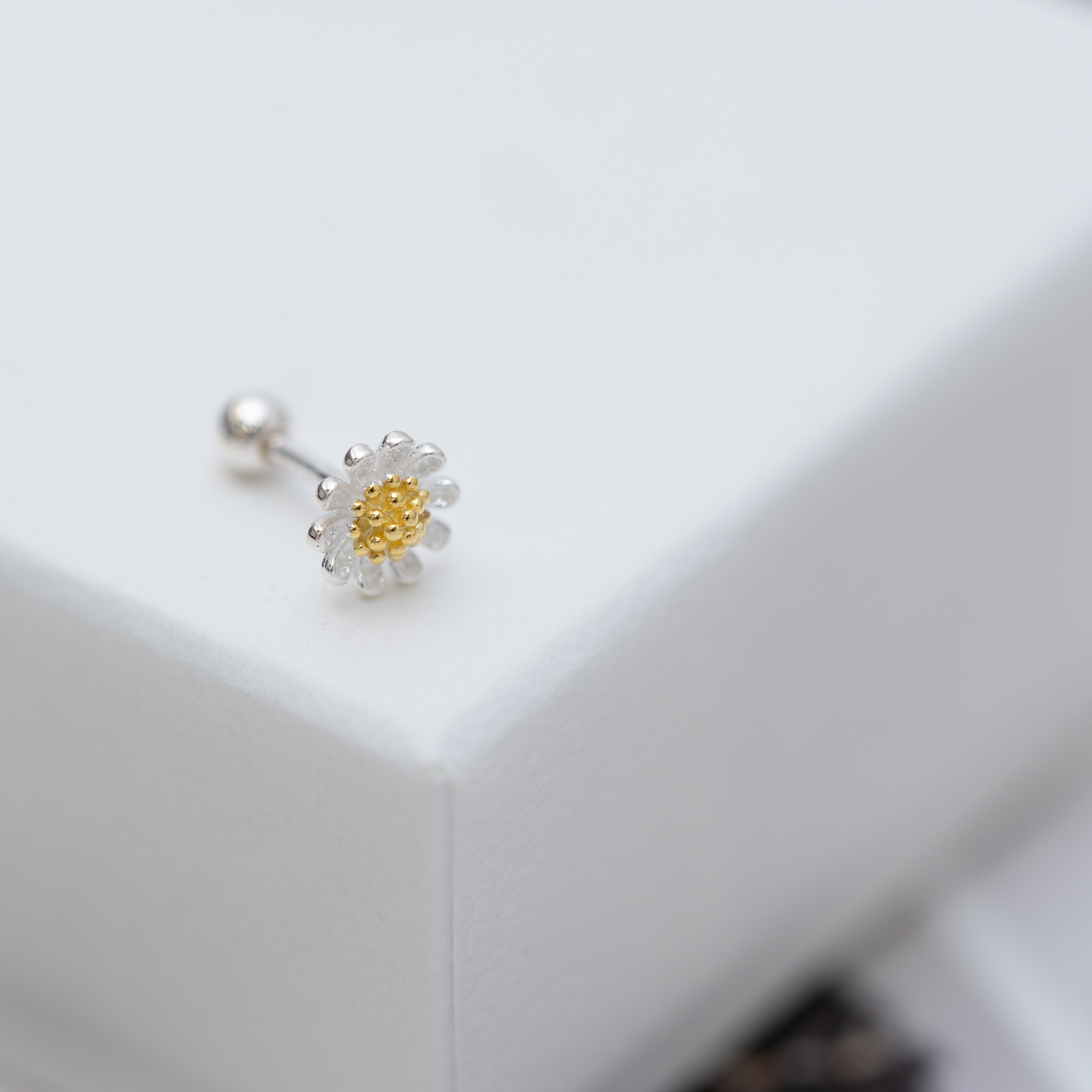 純銀雛菊鎖珠耳環（大）