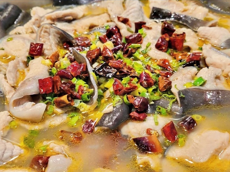 【台中潮港城】太陽百匯平日自助午/晚餐吃到飽-重慶酸辣魚