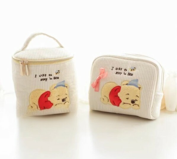 【現貨】睡覺維尼質感絨布化妝包 方包 水桶包