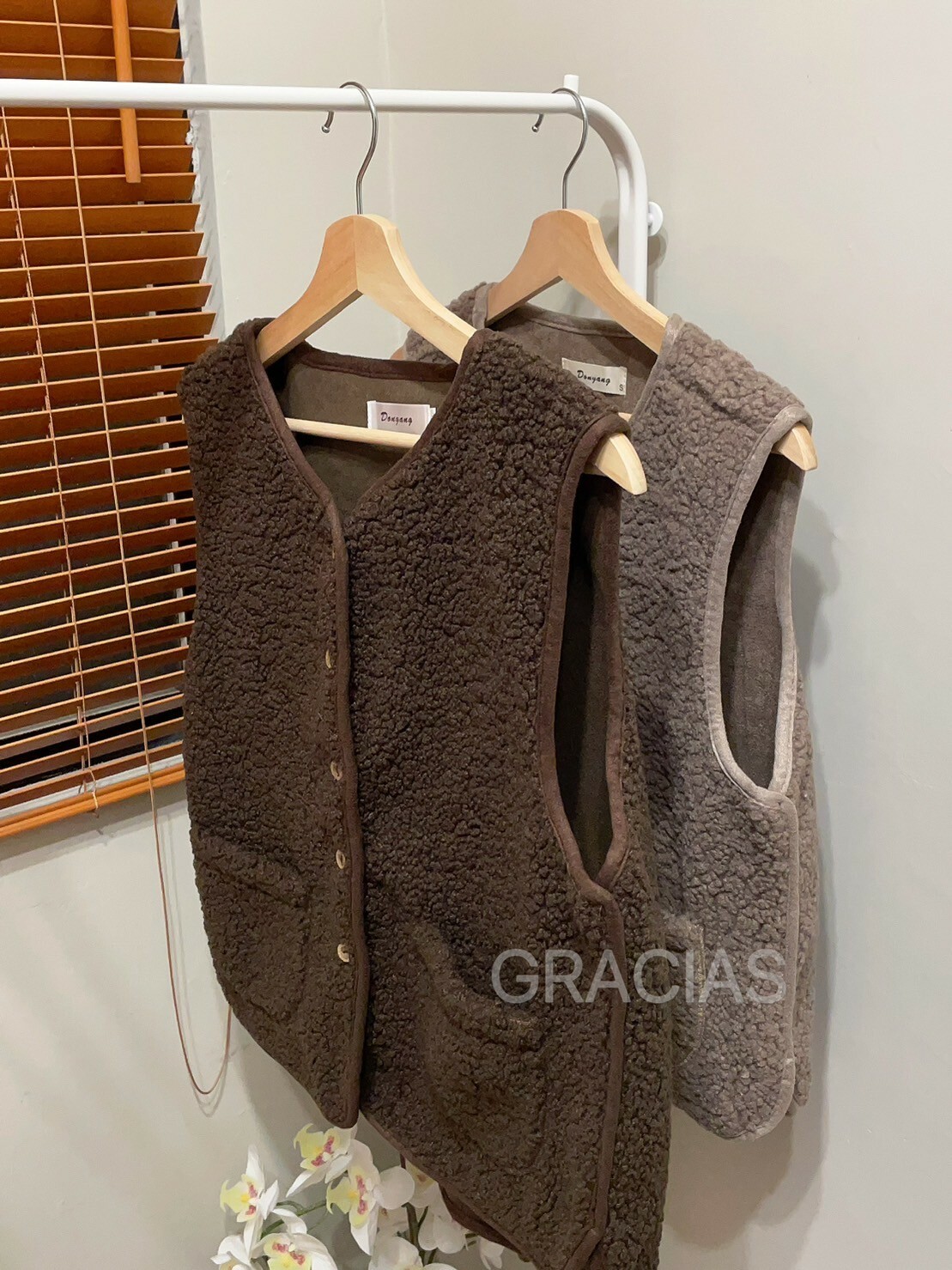 QQ毛絨絨背心四季都百搭-兩色現貨