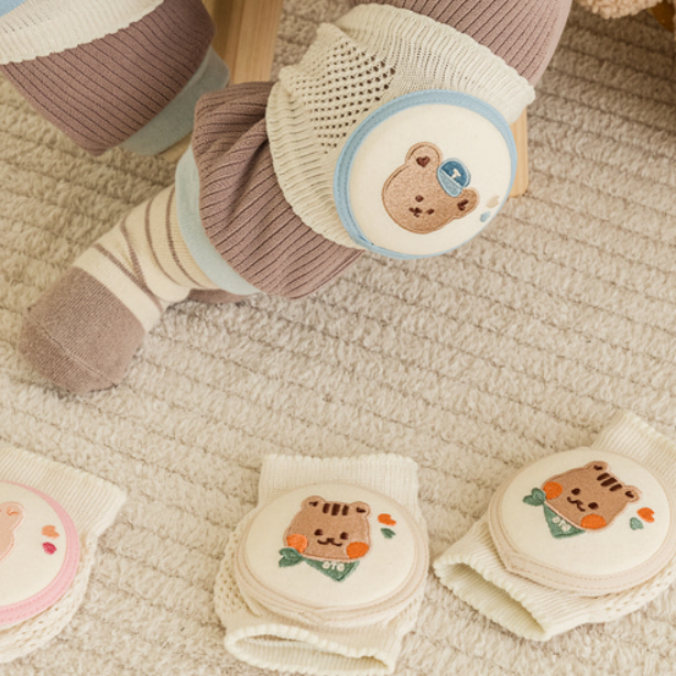 Dot to Dot 愛心滿滿刺繡卡通防摔護膝