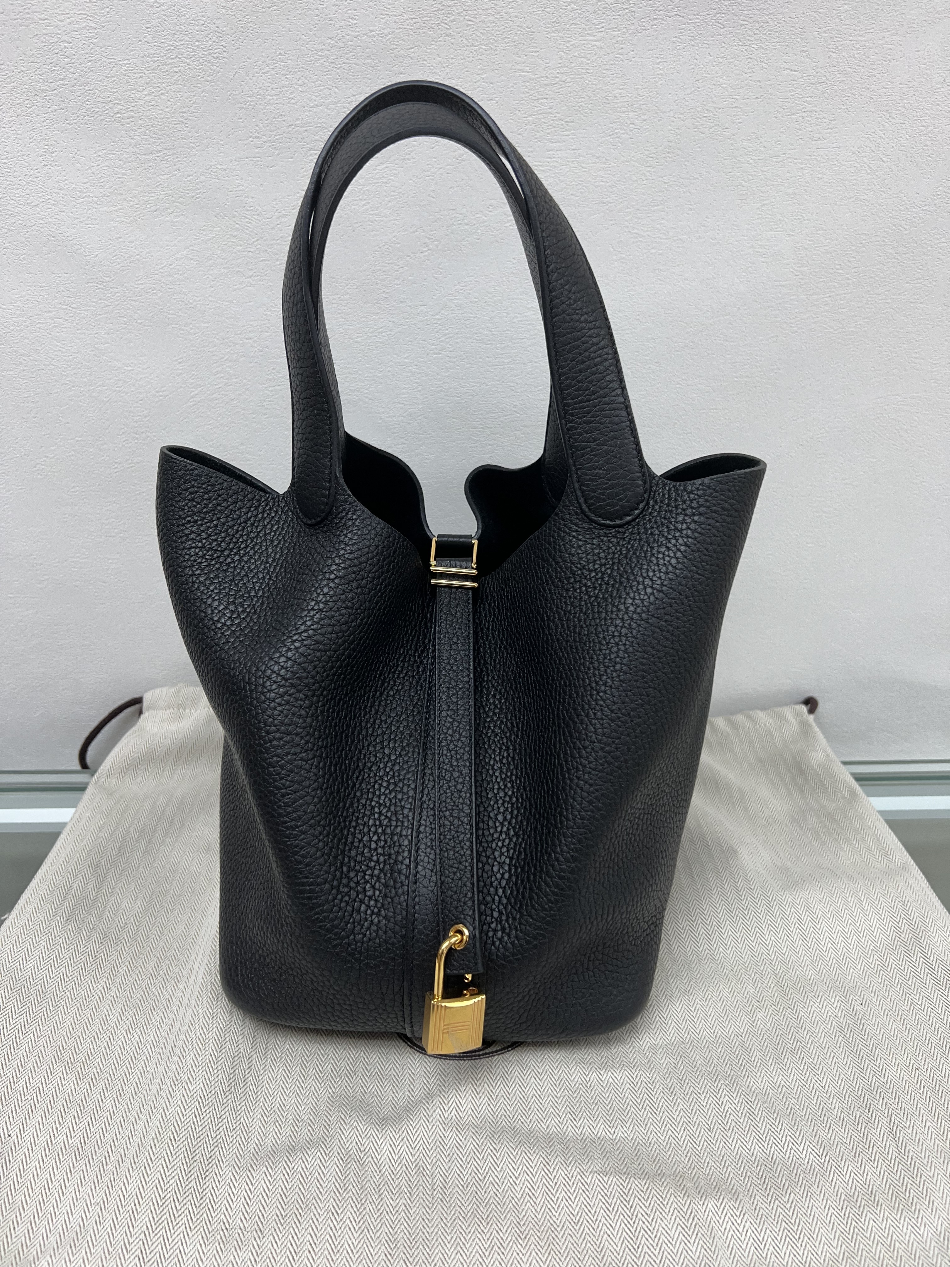 Hermes Picotin 22 / P22 / Black GHW / Stamp Z