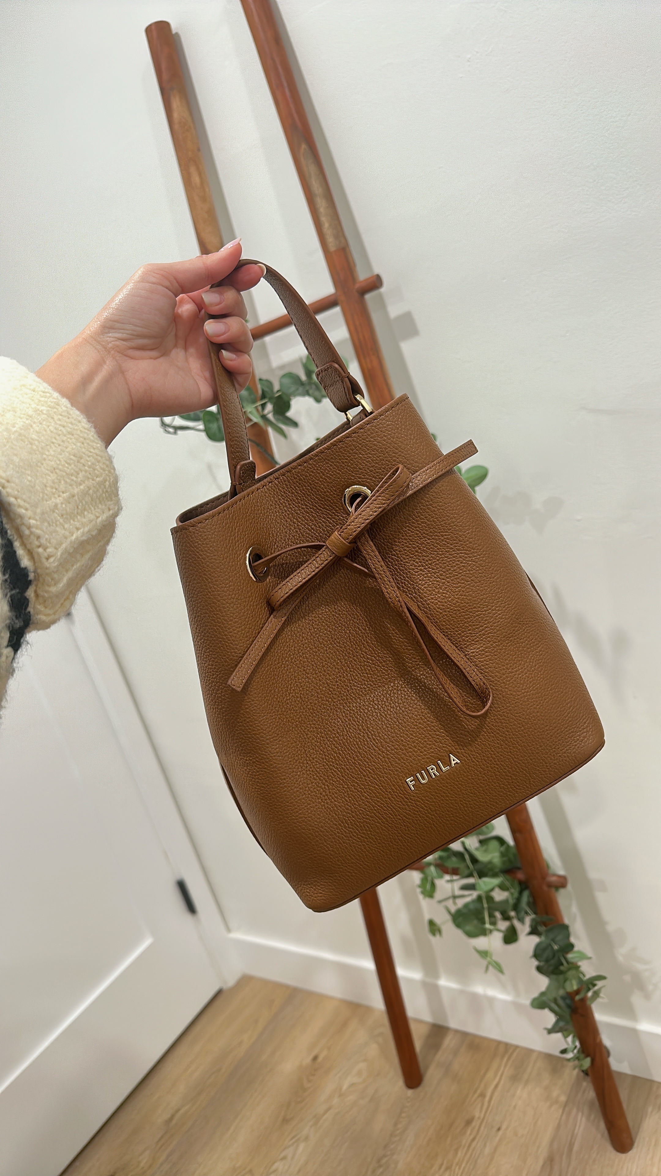 Furla Constanta bucket