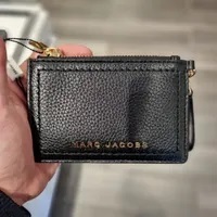 [S] MARC JACOBS S102L01RE22-001 GROOVE TOP ZIP WRISTLET,BLACK, 196611019859 (SMJ207)
