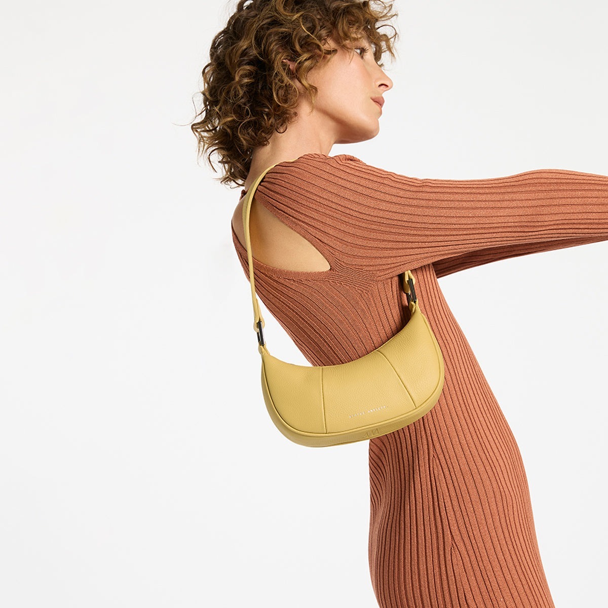 Status Anxiety. | Solus 弧線皮革迷你側背手提包（ 黃、白、黑、綠、粉 ）