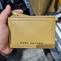 [S] MARC JACOBS S102L01RE22-238 GROOVE TOP ZIP WRISTLET,ICED COFFEE, 196611031776 (SMJ226)