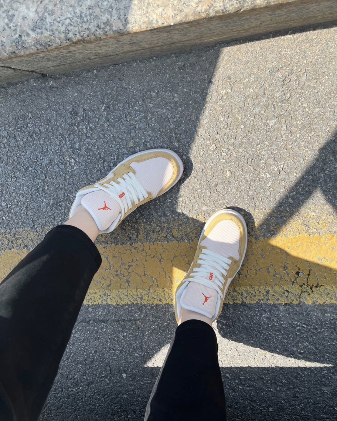 KTQ STORE ‧ Nike Air Jordan 1 Low "Corduroy" 米白黃 DH7820-700