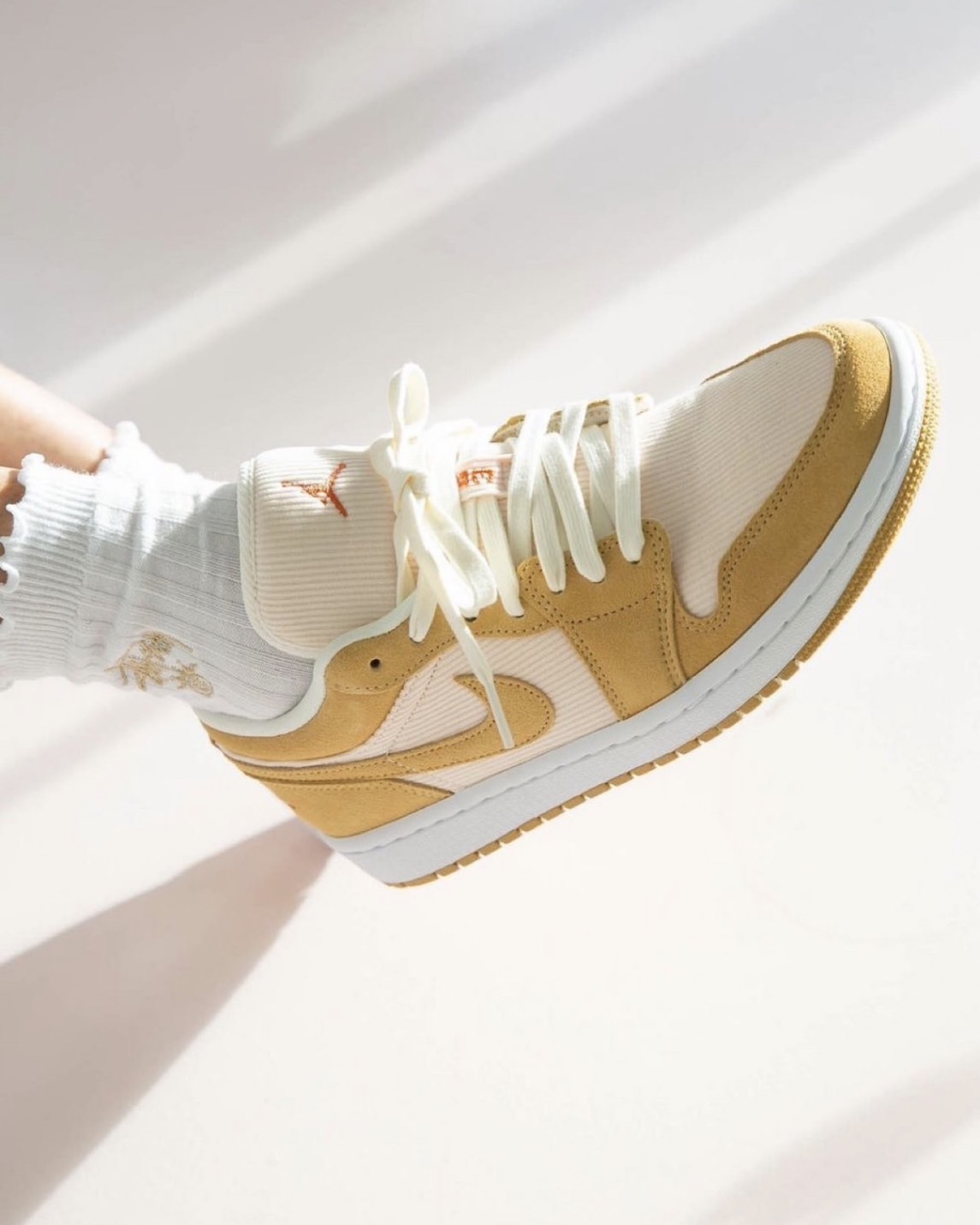 KTQ STORE ‧ Nike Air Jordan 1 Low "Corduroy" 米白黃 DH7820-700