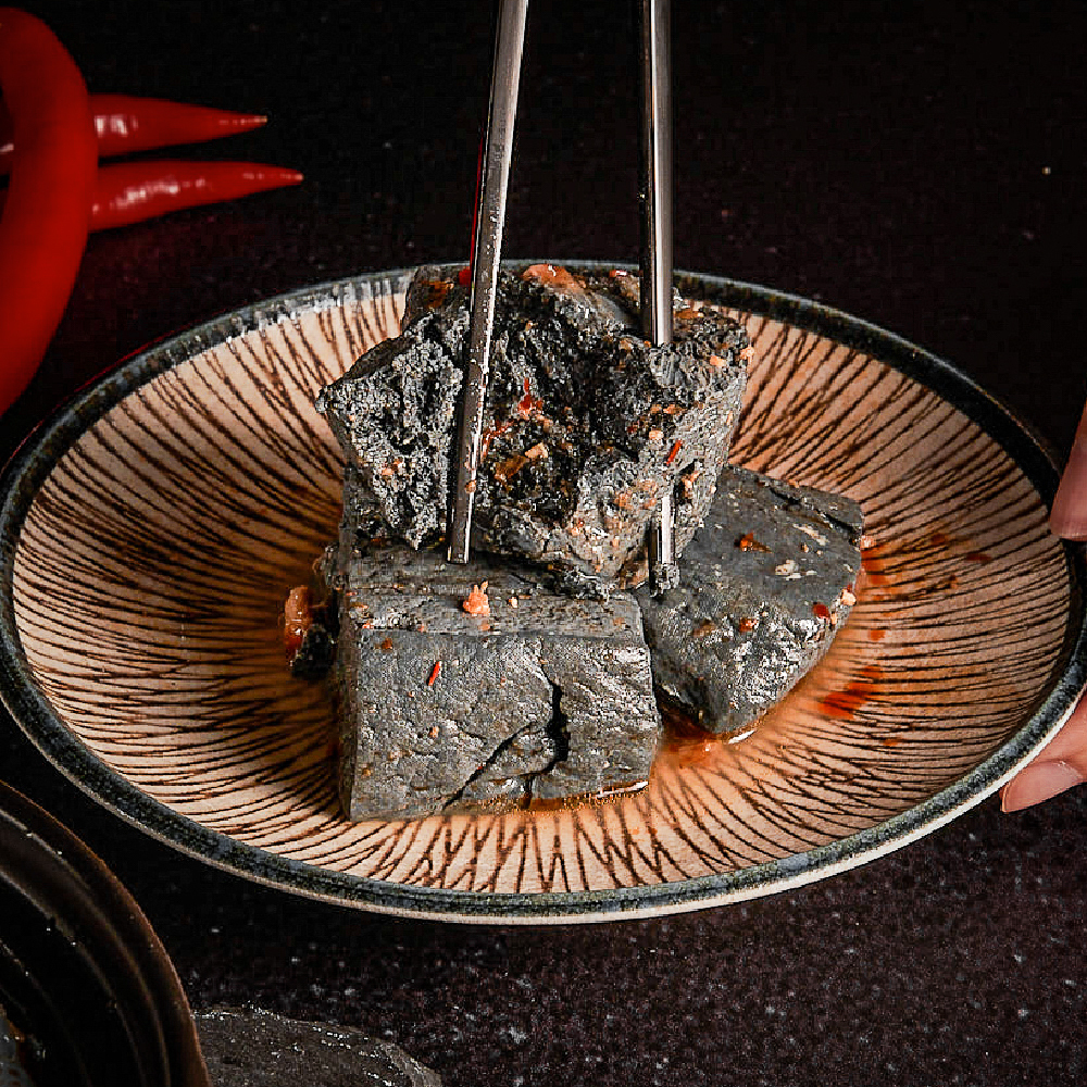 【上山吃飯】黑化銷魂臭臭豆腐