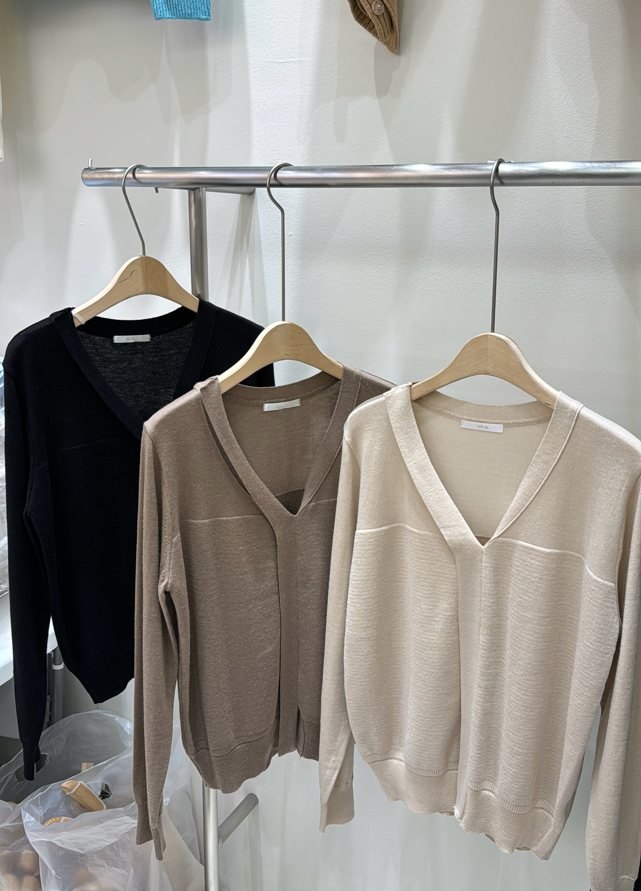 KR137 簡約V領線衫