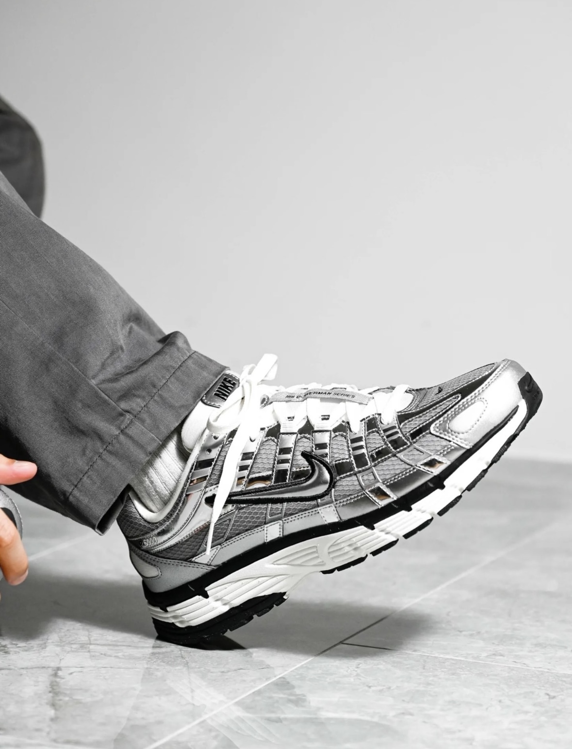 Nike P-6000 液態銀 金屬銀 灰 復古 慢跑鞋 拼接 老爹鞋 厚底 Y2K CN0149-001/預購