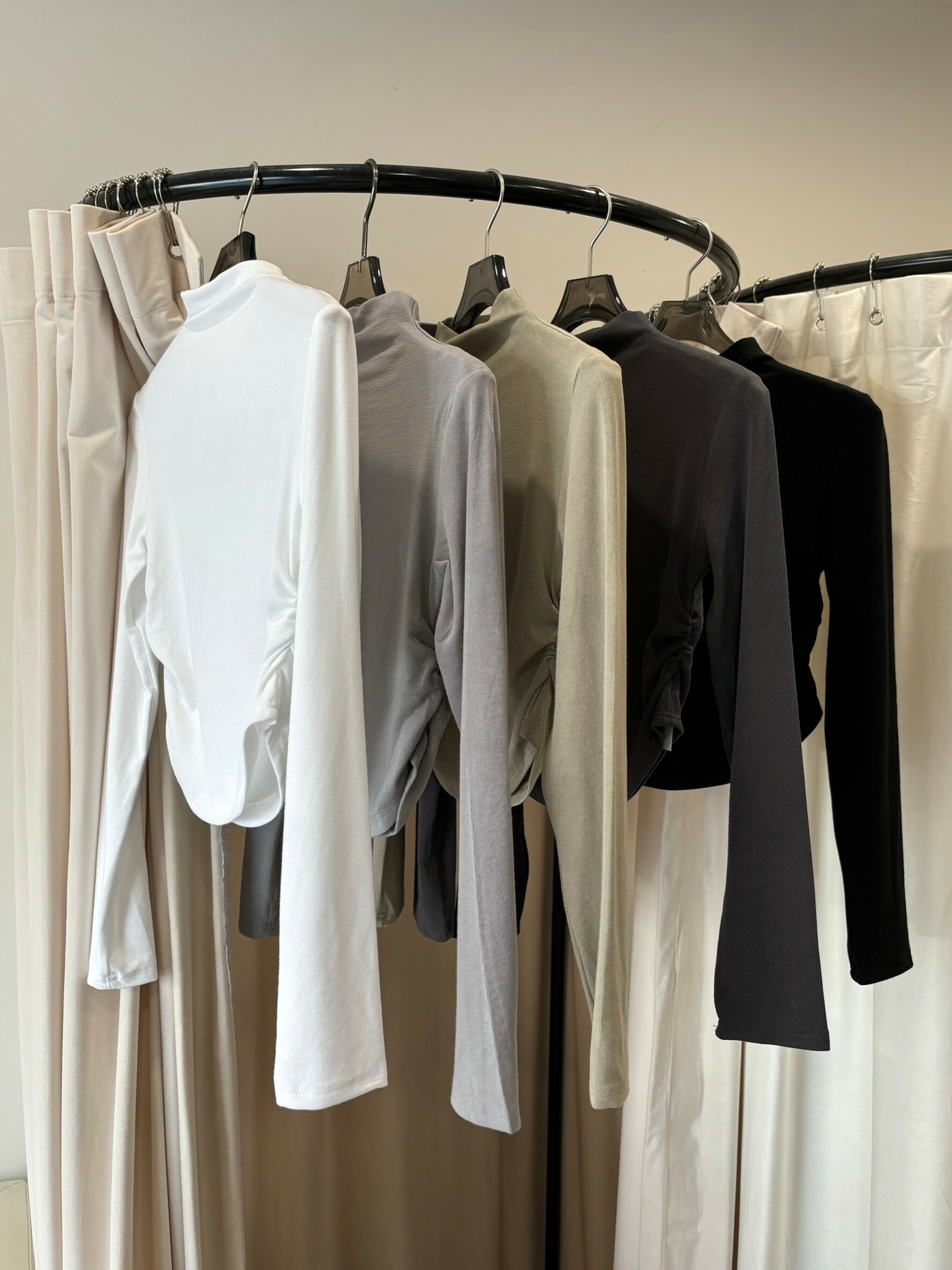 側抓皺立領打底上衣