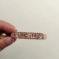 [S] MARC JACOBS J105MT7PF22 BANGLE BRACELET,SAND/ROSEGOLD, 196611025386 (SMJ266)