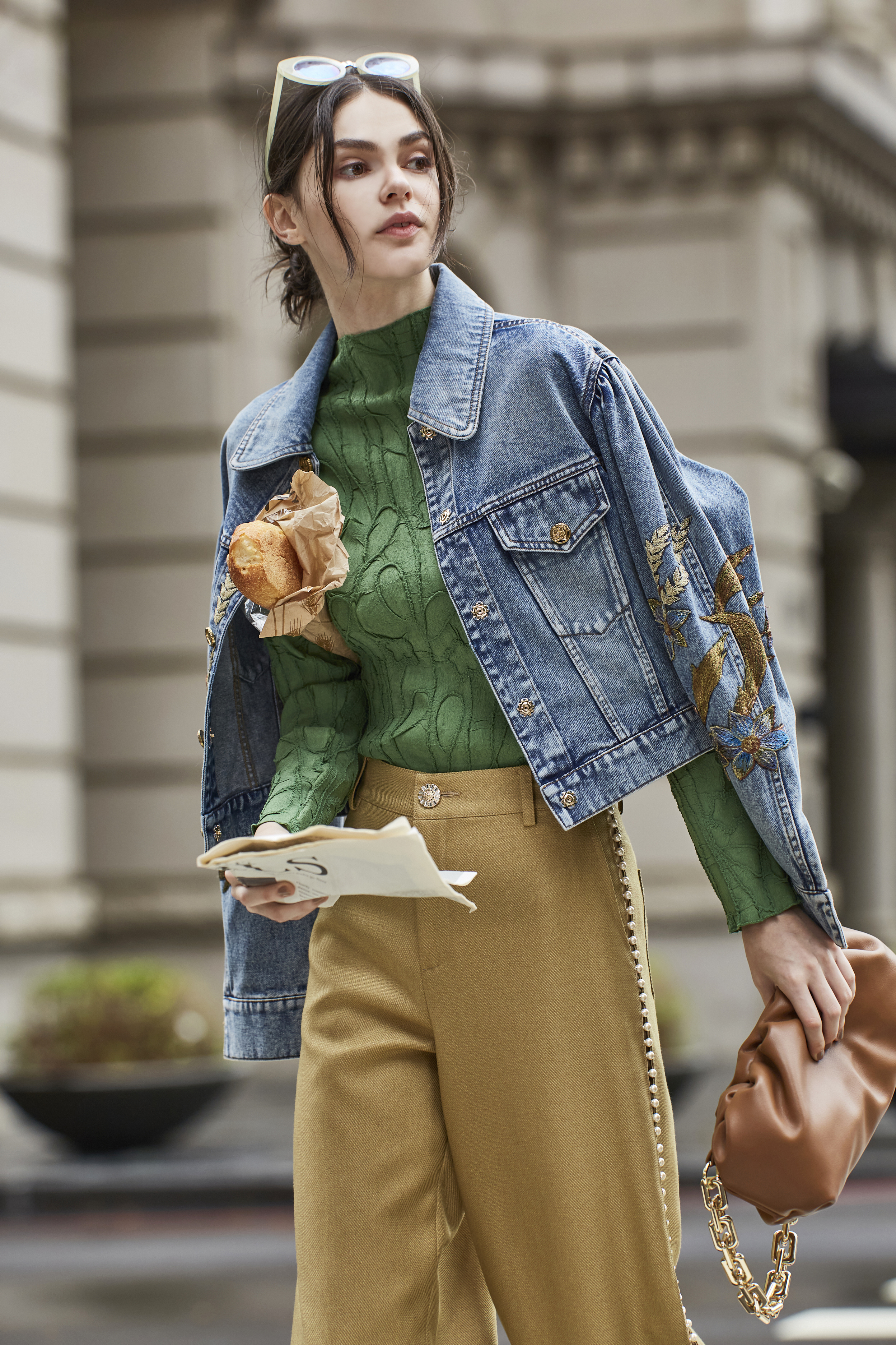 BC15302D1 時間花紋刺繡丹寧短版外套