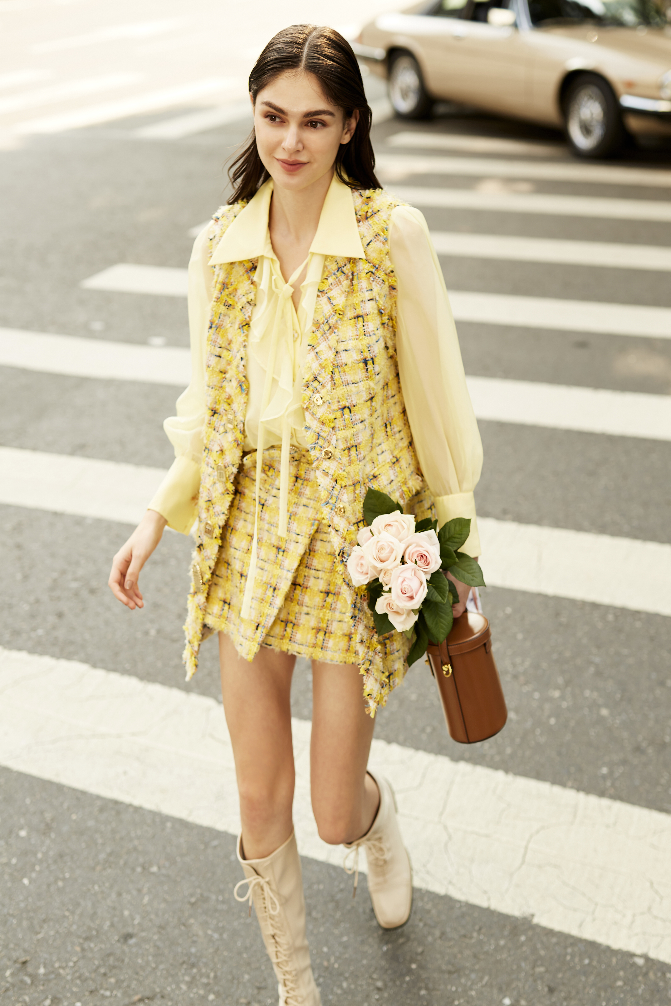 BC15003Y1 陽光黃小香粗花毛呢長版背心 (附別針)