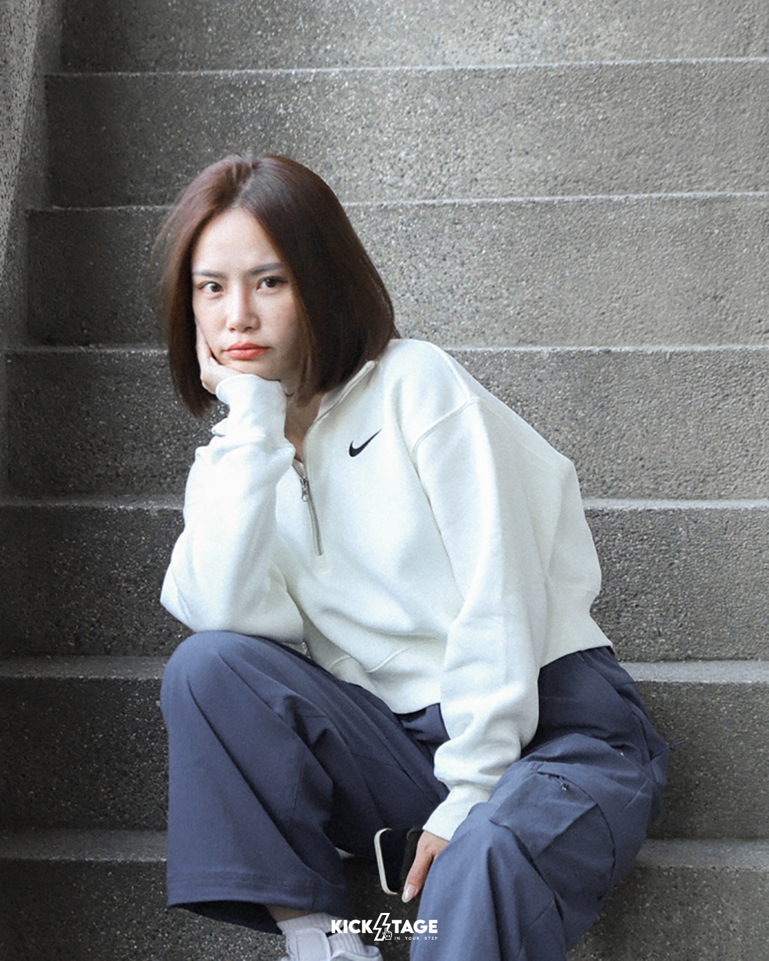 女款 NIKE NSW PHOENIX FLEECE CROP 米白 灰色 刺繡小勾 半拉鍊 內刷毛 短版 衛衣【DQ5768】
