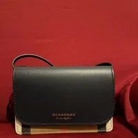 [S] BURBERRY HAMPSHIRE CROSSBODY BAG,INK BLUE, 80463171 (SB89)