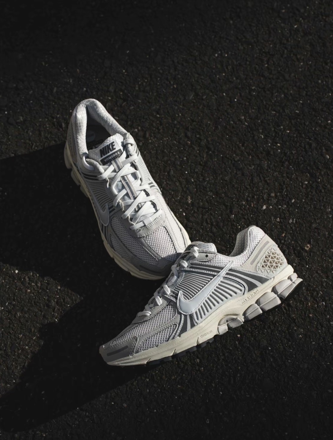 #代購 NIKE ZOOM VOMERO 5 奶油底 復古 運動鞋 情侶鞋 HF0731-007 灰白