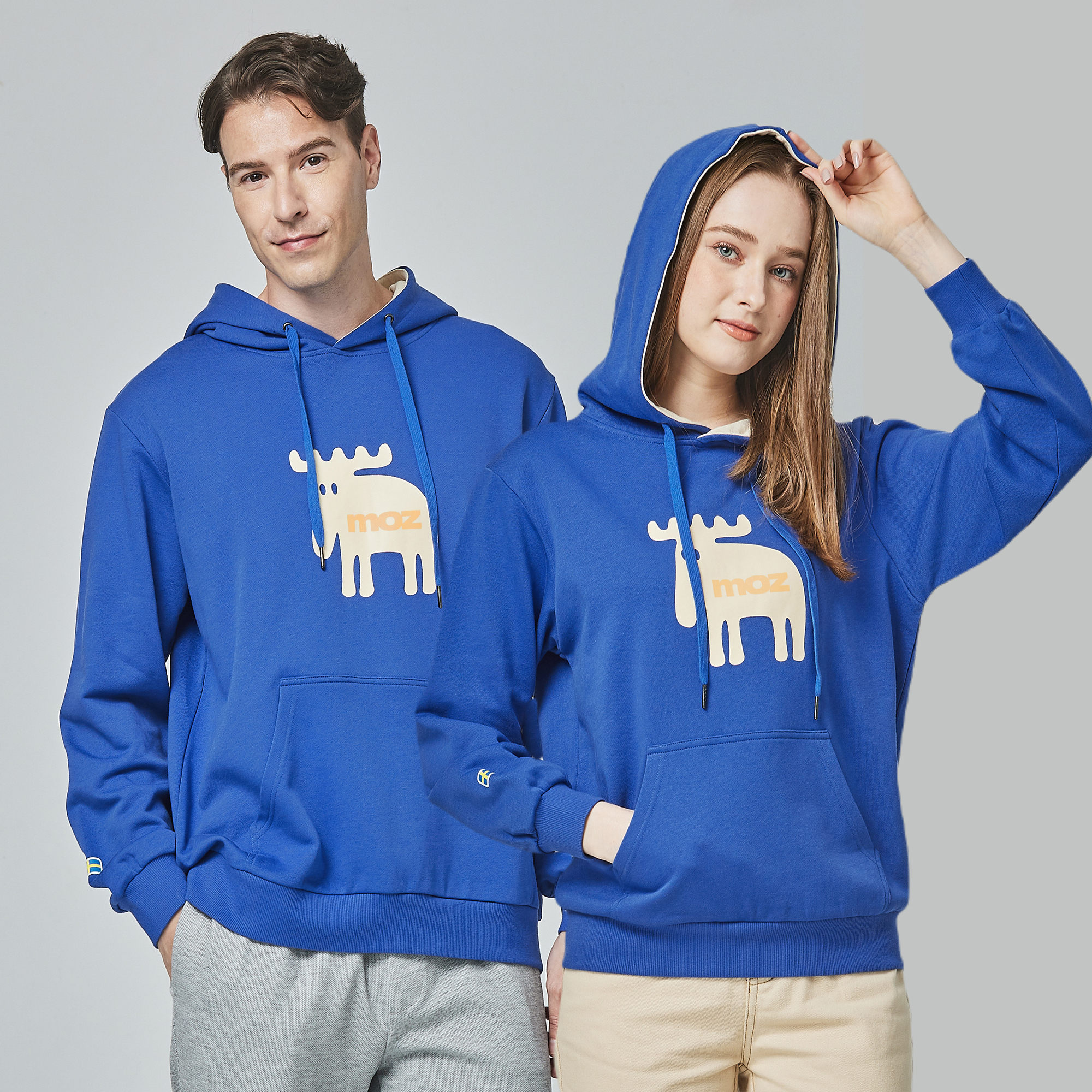 moz瑞典 萌樣駝鹿印花雙色帽T-寶石藍(亞洲版) 男女款