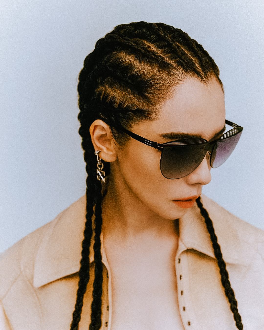 ICB 黑色簍空半圓鏡面