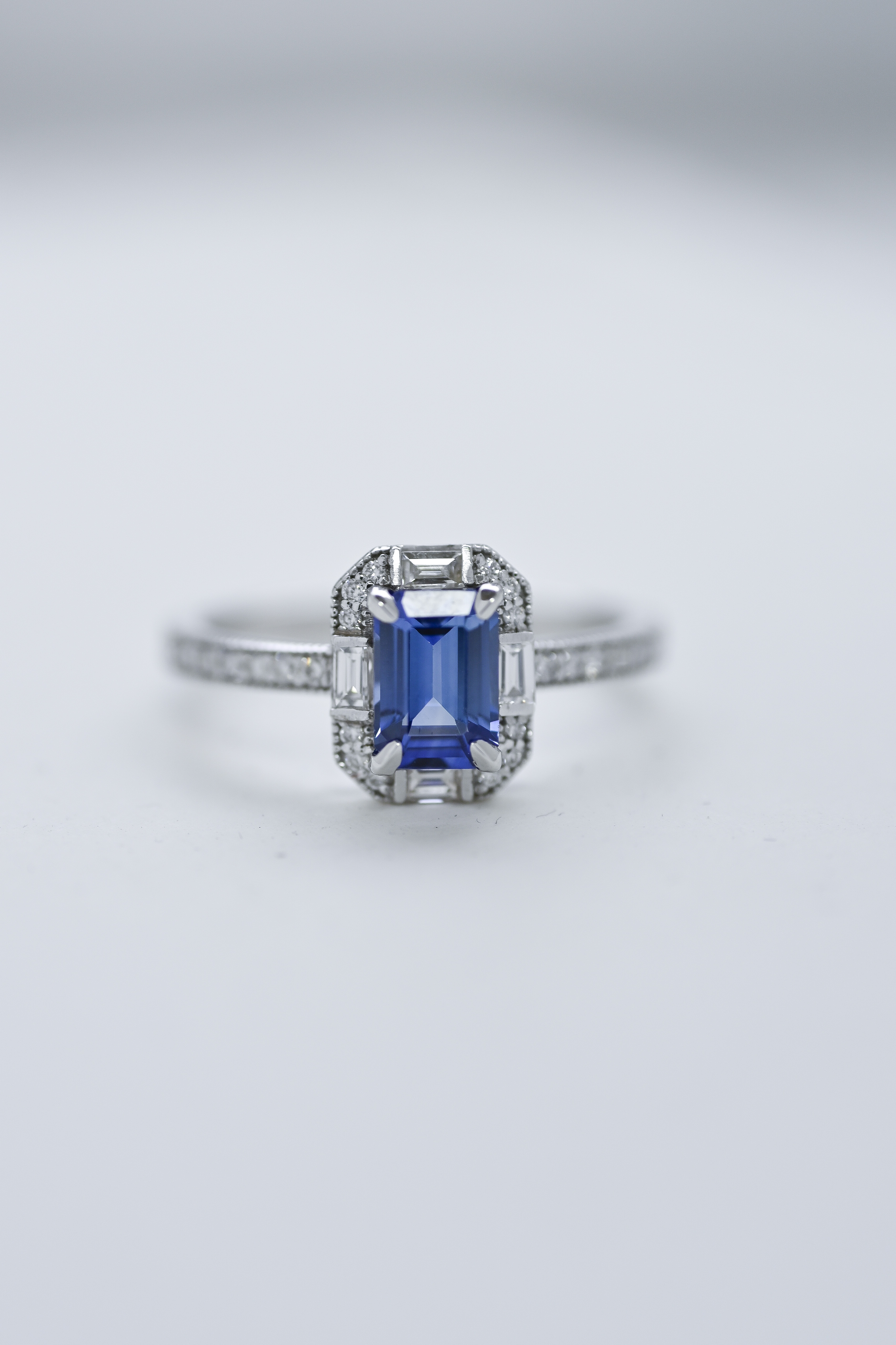 18K Arti Blue Sapphire Diamond Ring