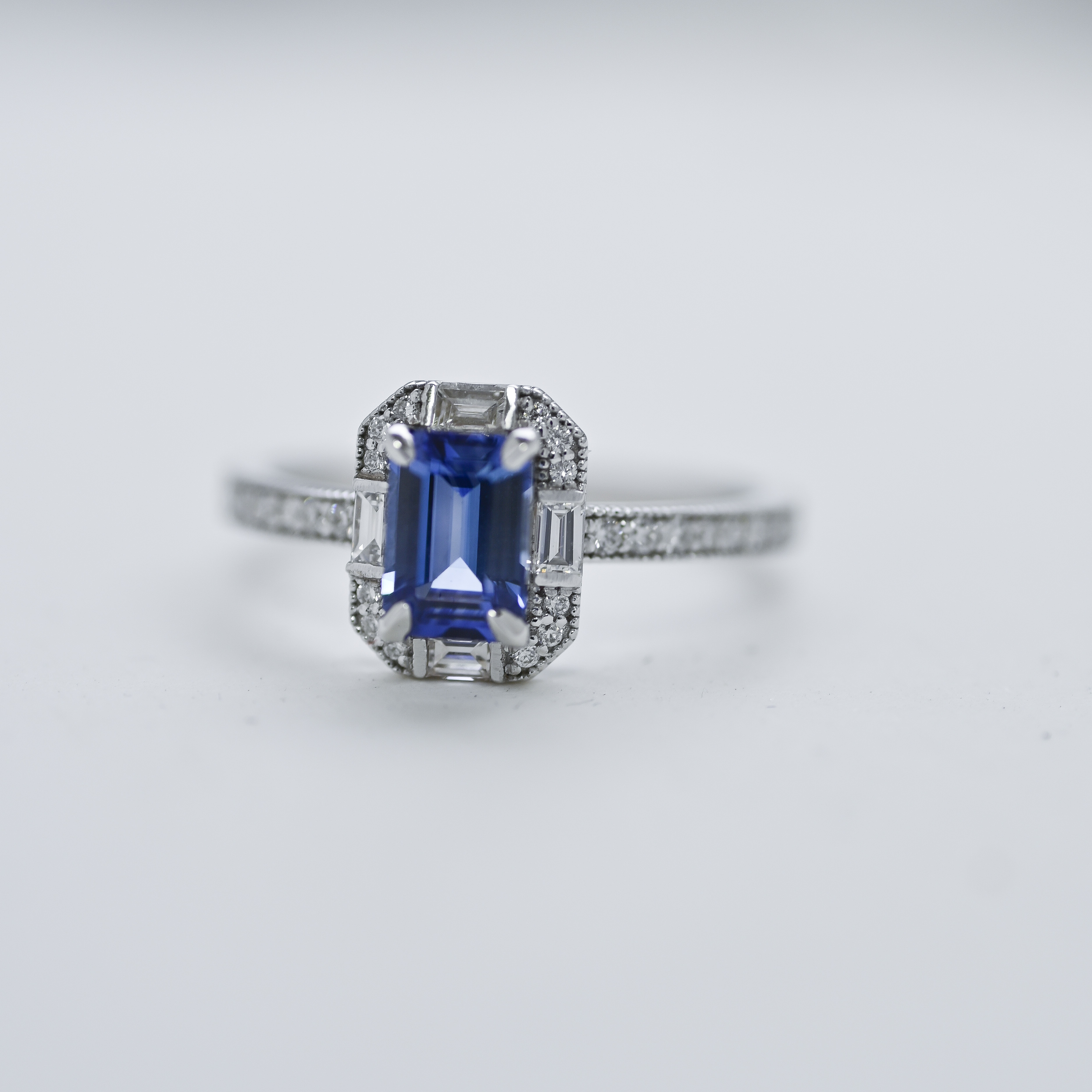 18K Arti Blue Sapphire Diamond Ring