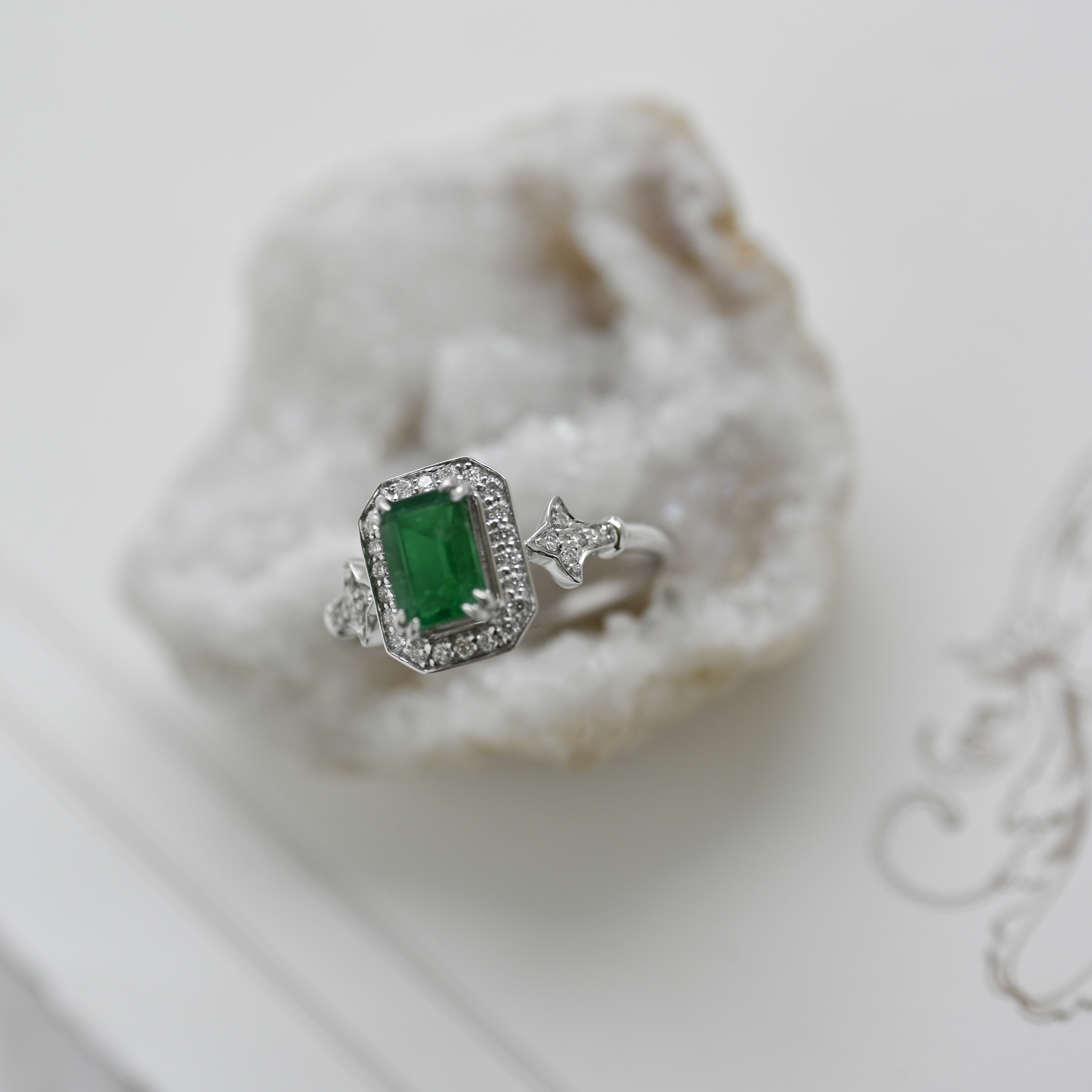 18K Art Deco Emerald Diamond Ring