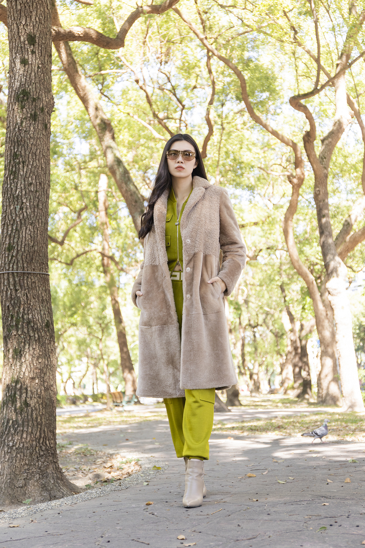 LISA CONTE 絨毛拼接長版大衣(卡其)