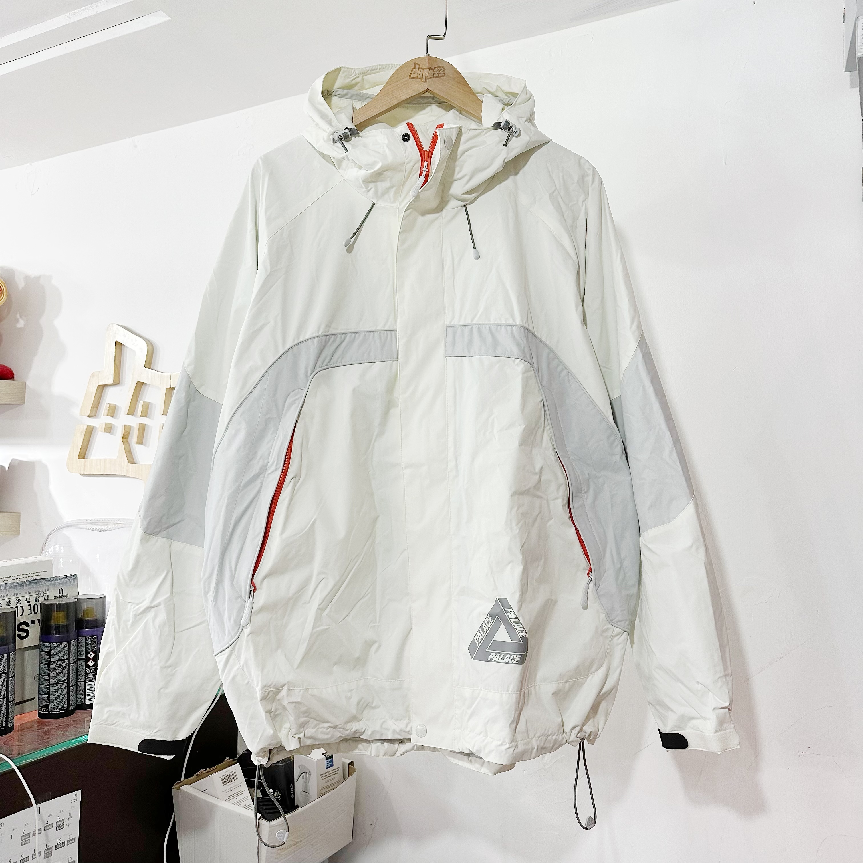 Palace Border Jacket Ice 奶白色外套Ice /Orange