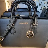 [S] MICHAEL KORS 35S3G6HS2L SHEILA MD CZ SATCHEL NON-LEATHER VEGAN MATERIAL,BLACK, 196163778464 (SMK662)